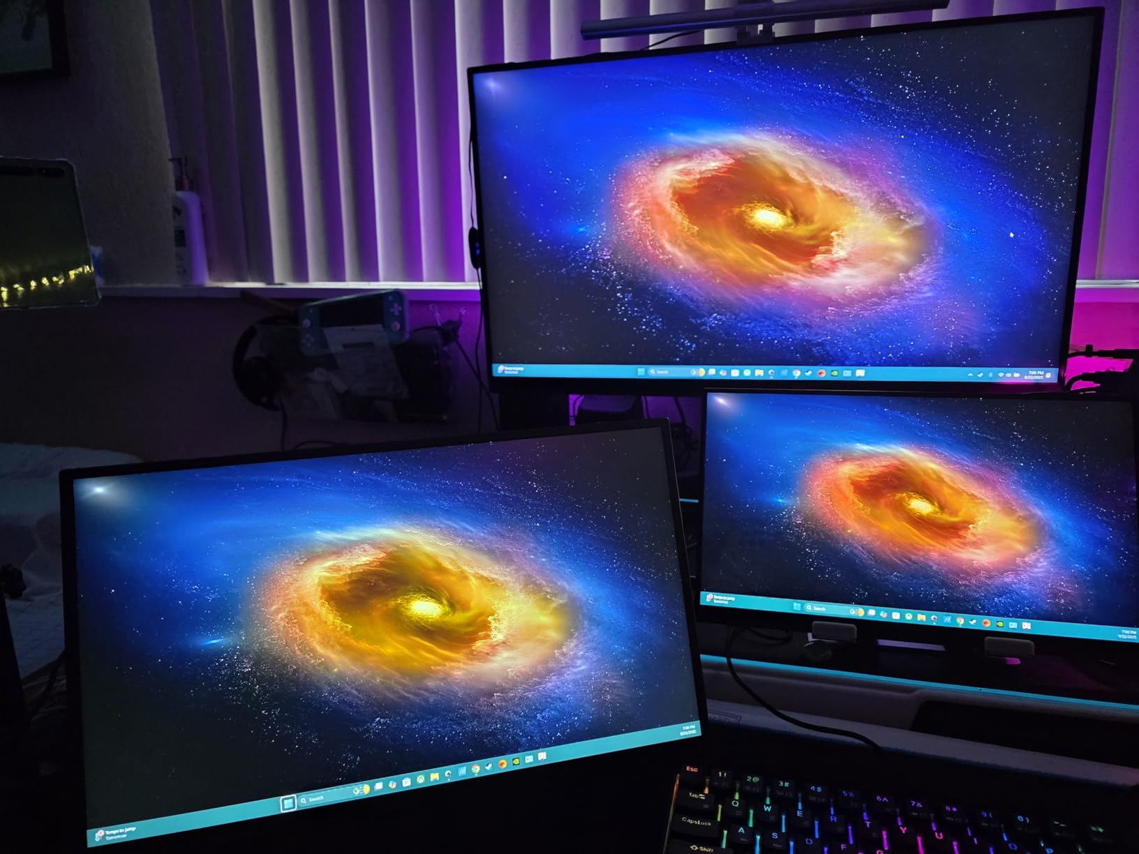 UPERFECT Portable Monitor 4K 120HZ QLED 17.3