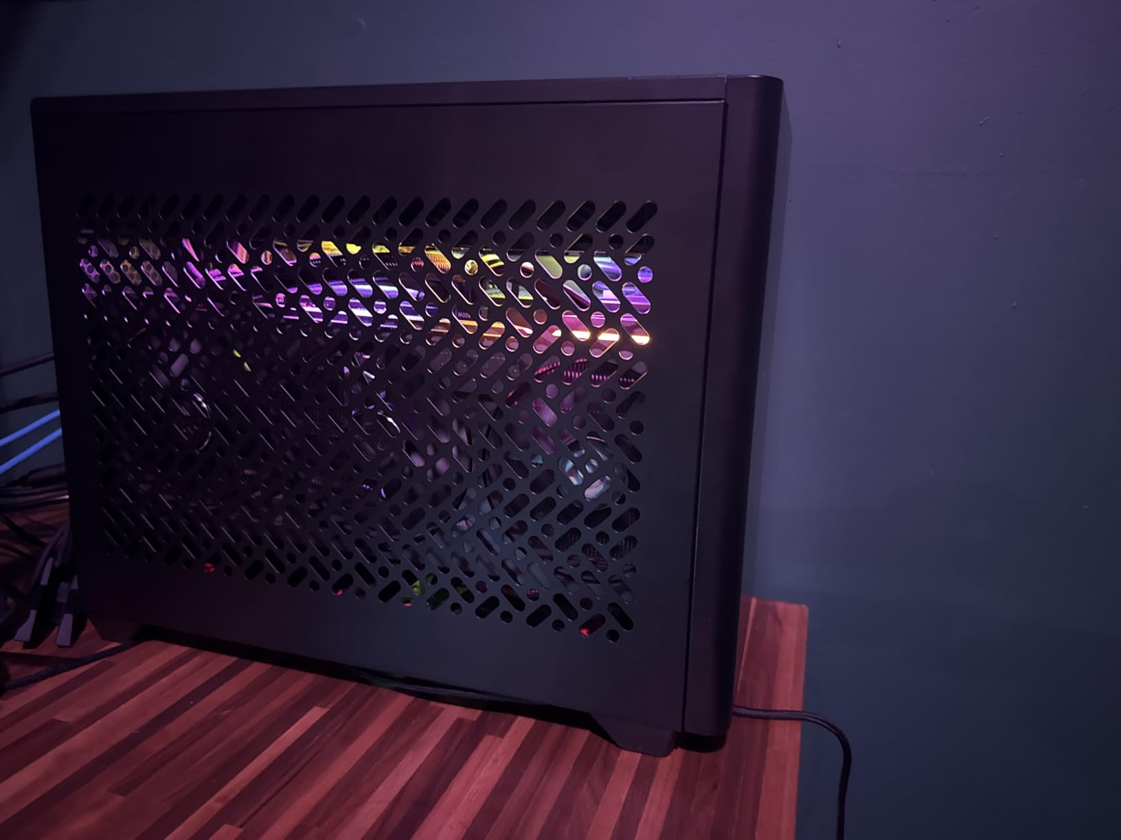 Cooler Master NR200P V3 Mini-ITX PC Case Ready, Top-Mount 280mm AIO, PCIe 5.0 Riser, 361.5mm Vertical GPU Mount, Designed Ready Nvidia RTX 5090 | AMD RX 9070 XT, SFX PSU – Ready to Install, DIY - Customer Photo 1