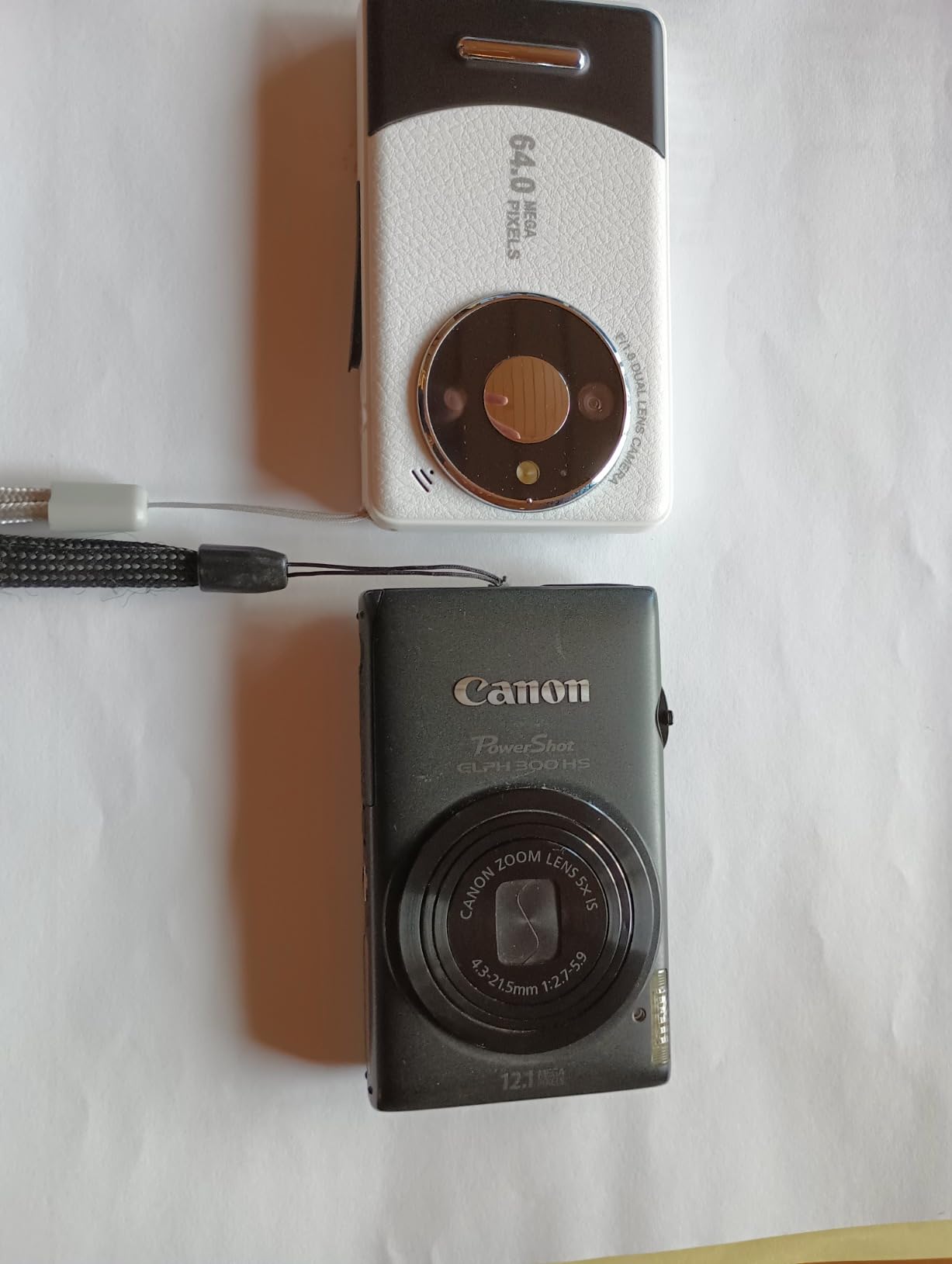 Digital Camera 4K, 64MP Autofocus Vlogging Device 16X Zoom, Compact Point and Shoot, Anti-Shake, Small Travel Camera for Adult Beginners and Teens, 32GB Card, 2 Batteries (Modern, Black) - Customer Photo 2