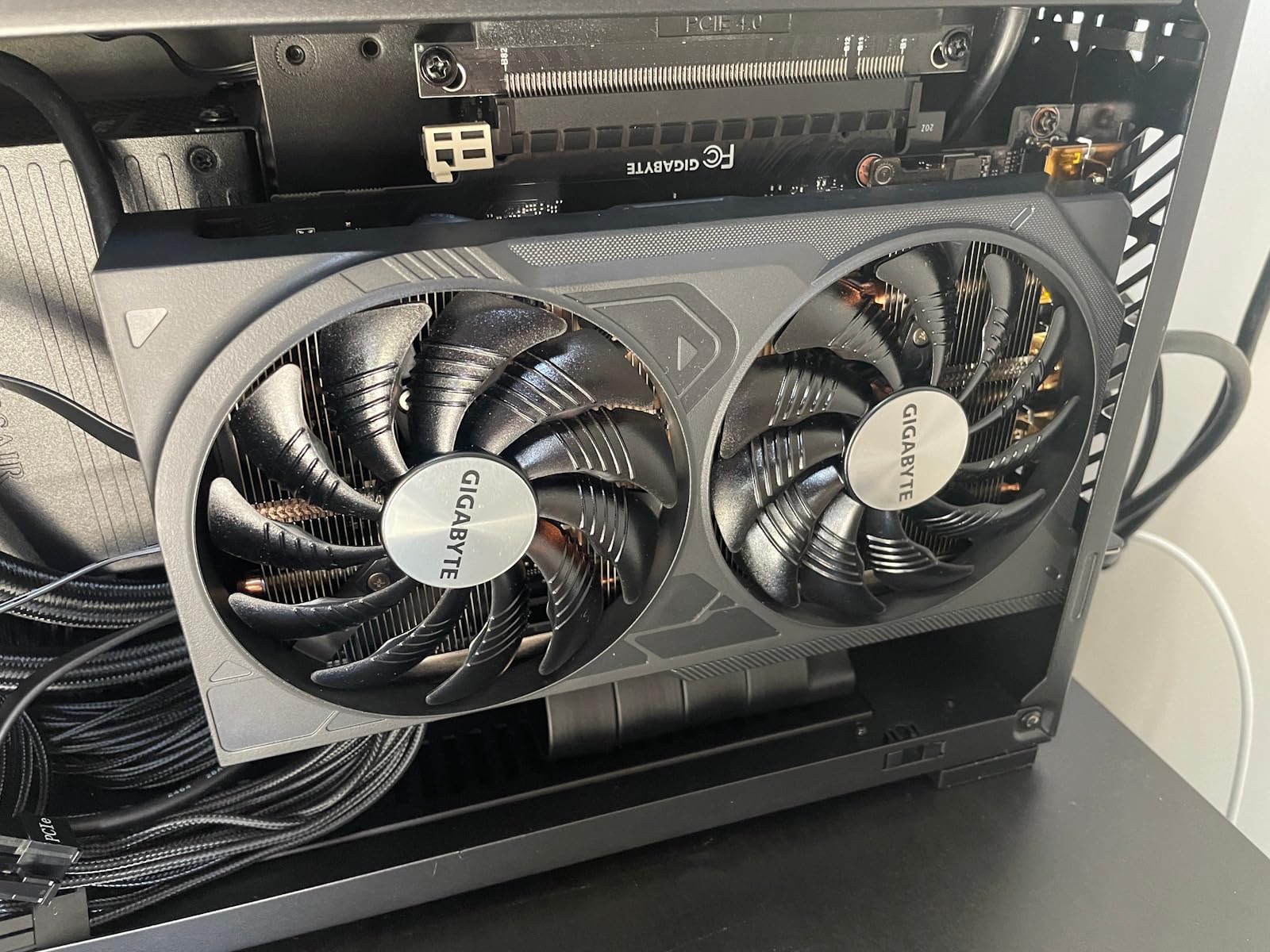 GIGABYTE GeForce RTX 5060 Ti WINDFORCE MAX OC 8G Graphics Card, 8GB 128-bit GDDR7, PCIe 5.0, WINDFORCE Cooling System, GV-N506TWF2MAX OC-8GD Video Card - Customer Photo 3