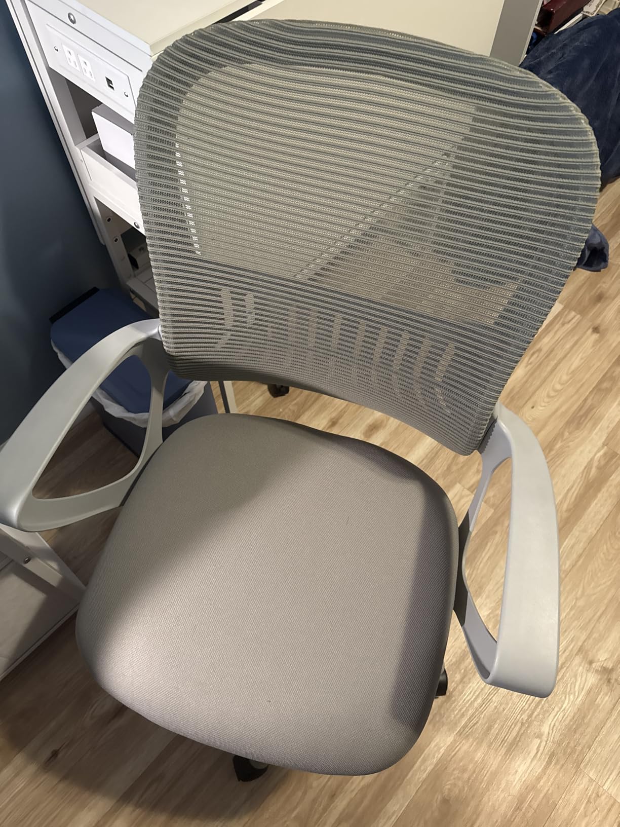 SMUG Home Office Computer Desk Chair - Ergonomic Mid-Back Mesh Swivel Rolling Work with Wheels, Comfy Lumbar Support and Armrest, for Bedroom, Study, Dorm, Student, Adults - Customer Photo 2