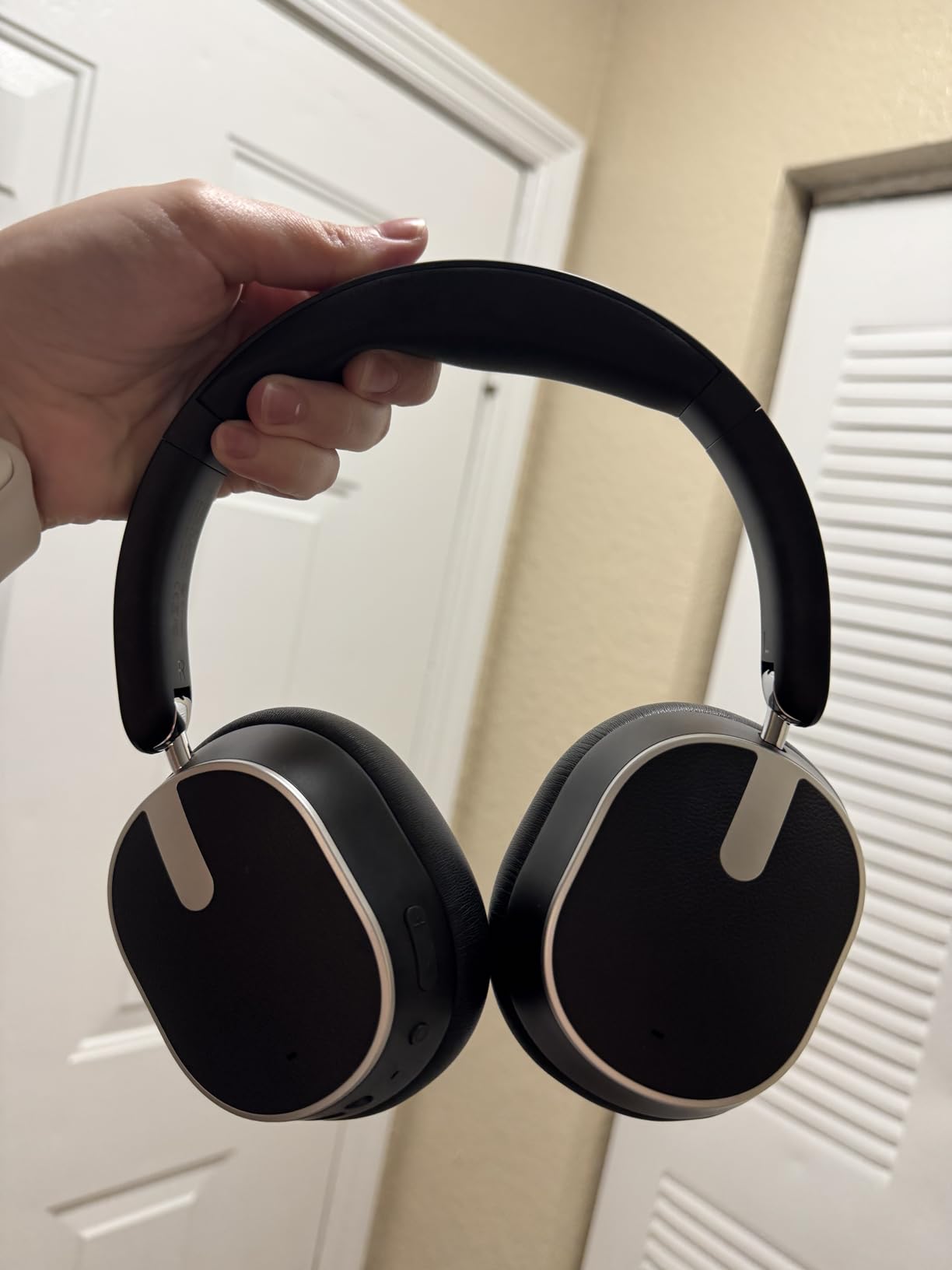 Hybrid Active Noise Cancelling Bluetooth Headphones, Over Ear Wireless Headphones with 60H Playtime, Hi-Res Audio, Deep Bass, Memory Foam Ear Cups for Home Office Travel - Customer Photo 3