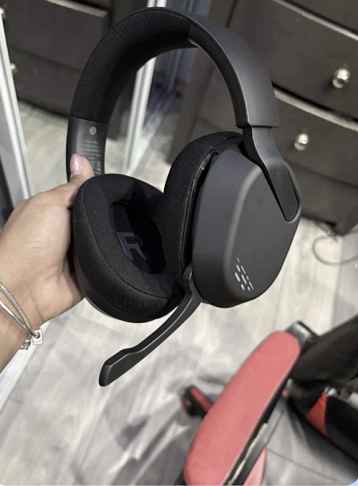 Wireless Gaming Headset for Xbox Series X/S, Xbox One, PS5, PC, Mac, Bluetooth 6.0 Gaming Headphones with Flip-to-Mute Noise-Canceling Mic, Foldable, 3D Surround Sound, 45H Battery - Black - Customer Photo 1