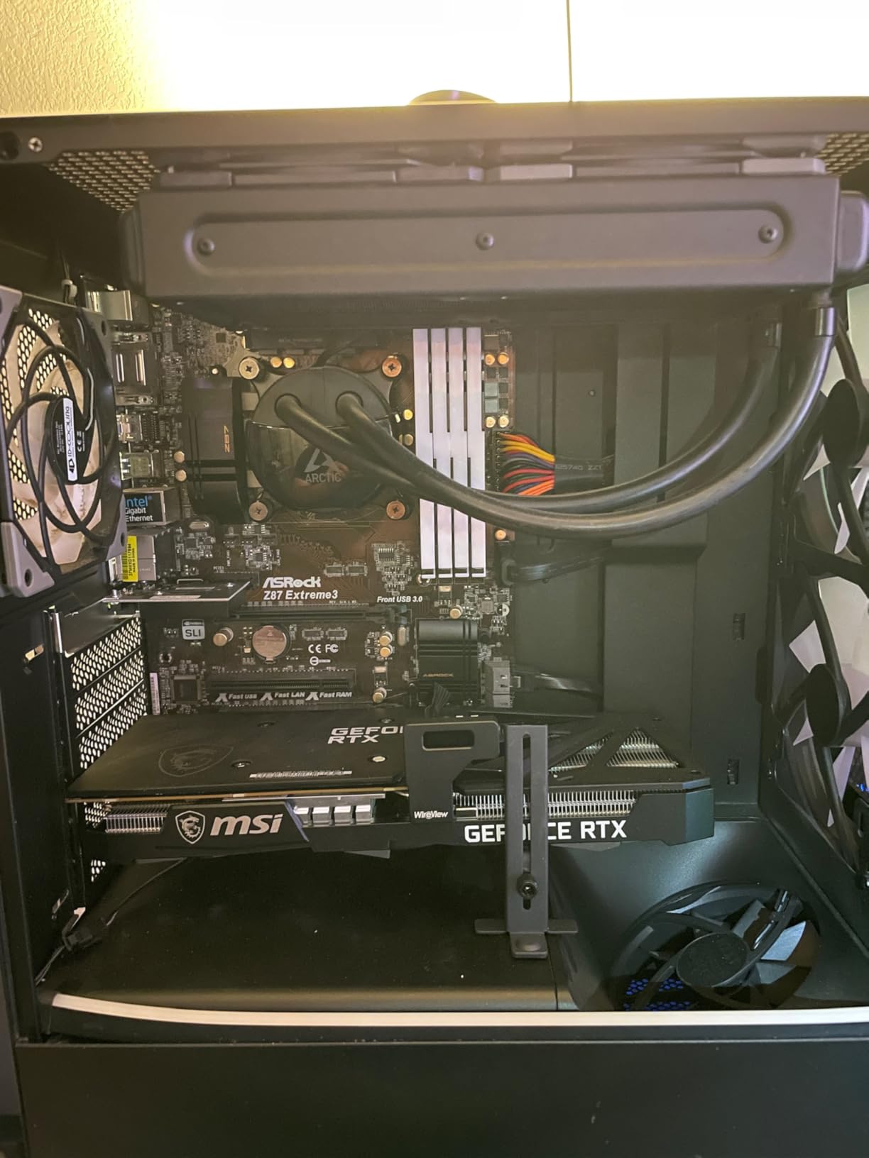 PCIe 5.0 Riser Cable | RTX5090 RTX4090 RX9070 RX7900 GPU Ready | Compatible with PCIe 5.0/4.0 GPU | 90 Degree Right Angle for Vertical GPU Mount| Flexible PVC Gpu Riser Cable 200mm Black - Customer Photo 1