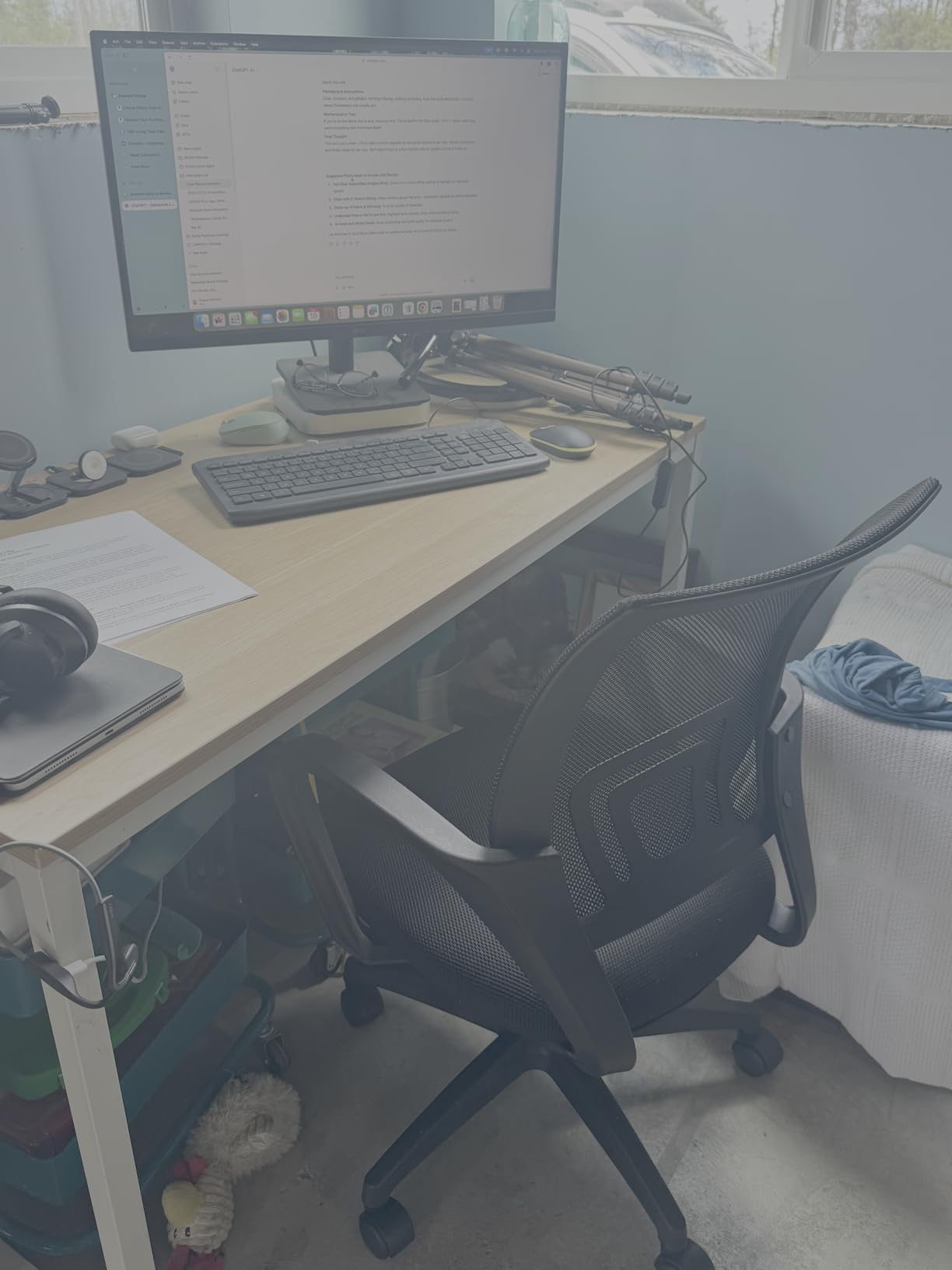 BestOffice | Ergonomic Office Chair | Mid-Back Swivel Desk Chair | Breathable Backrest & Lumbar Support | Adjustable Height | Sponge Seat | Rolling Wheels | Dark Black | for Adults & Women - Customer Photo 2