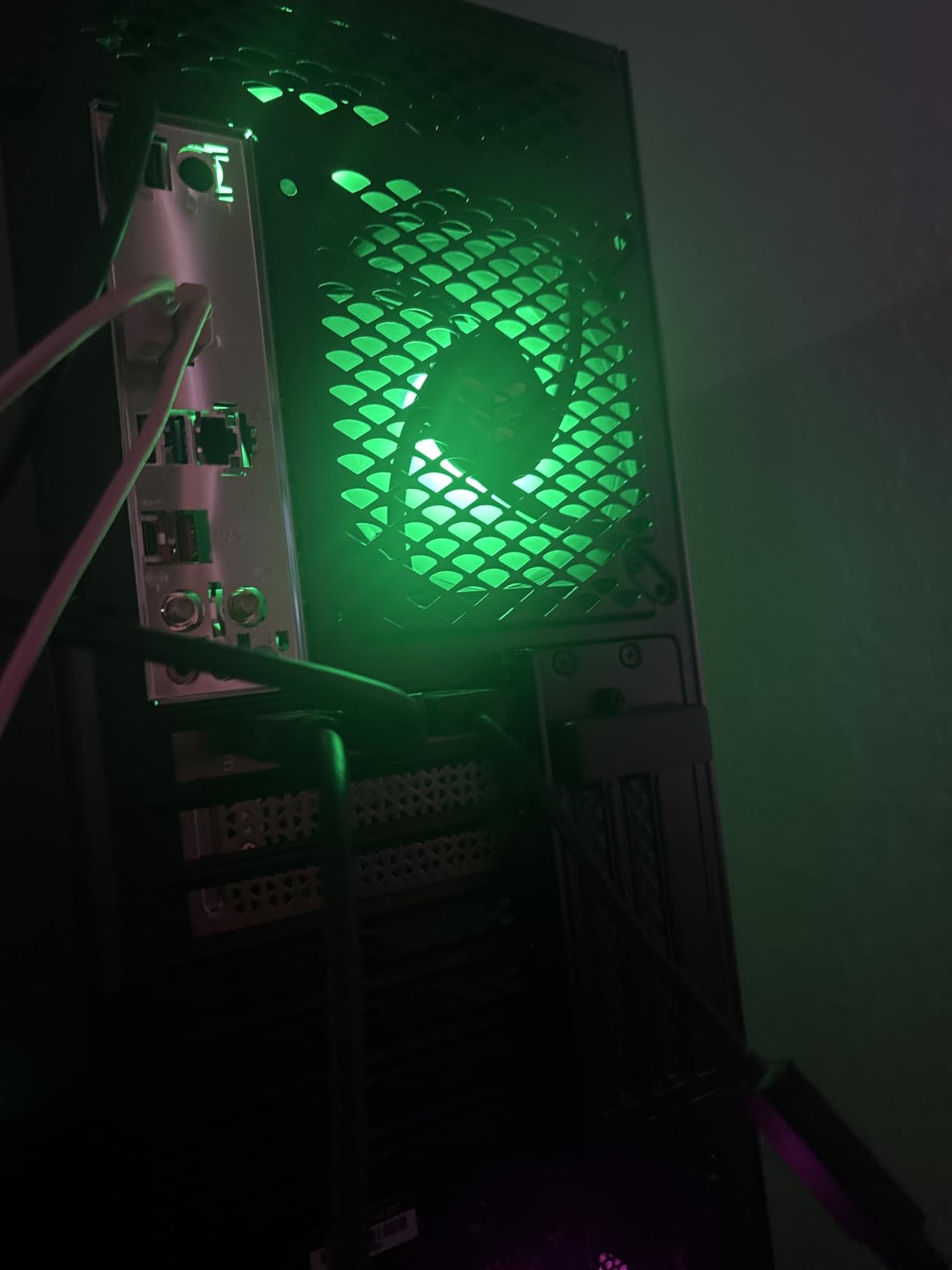 Mantis V2 RTX 5090, 24-Core i9-14900KF, 128GB DDR5 RAM, 4TB Gen4 SSD + 8TB HDD, 360mm Liquid Cooled Gaming Desktop PC w/Windows 11 Pro, 3 Year Warranty, RGB KBM, Internal WiFi 6E + BT, 3X DP, HDMI - Customer Photo 1