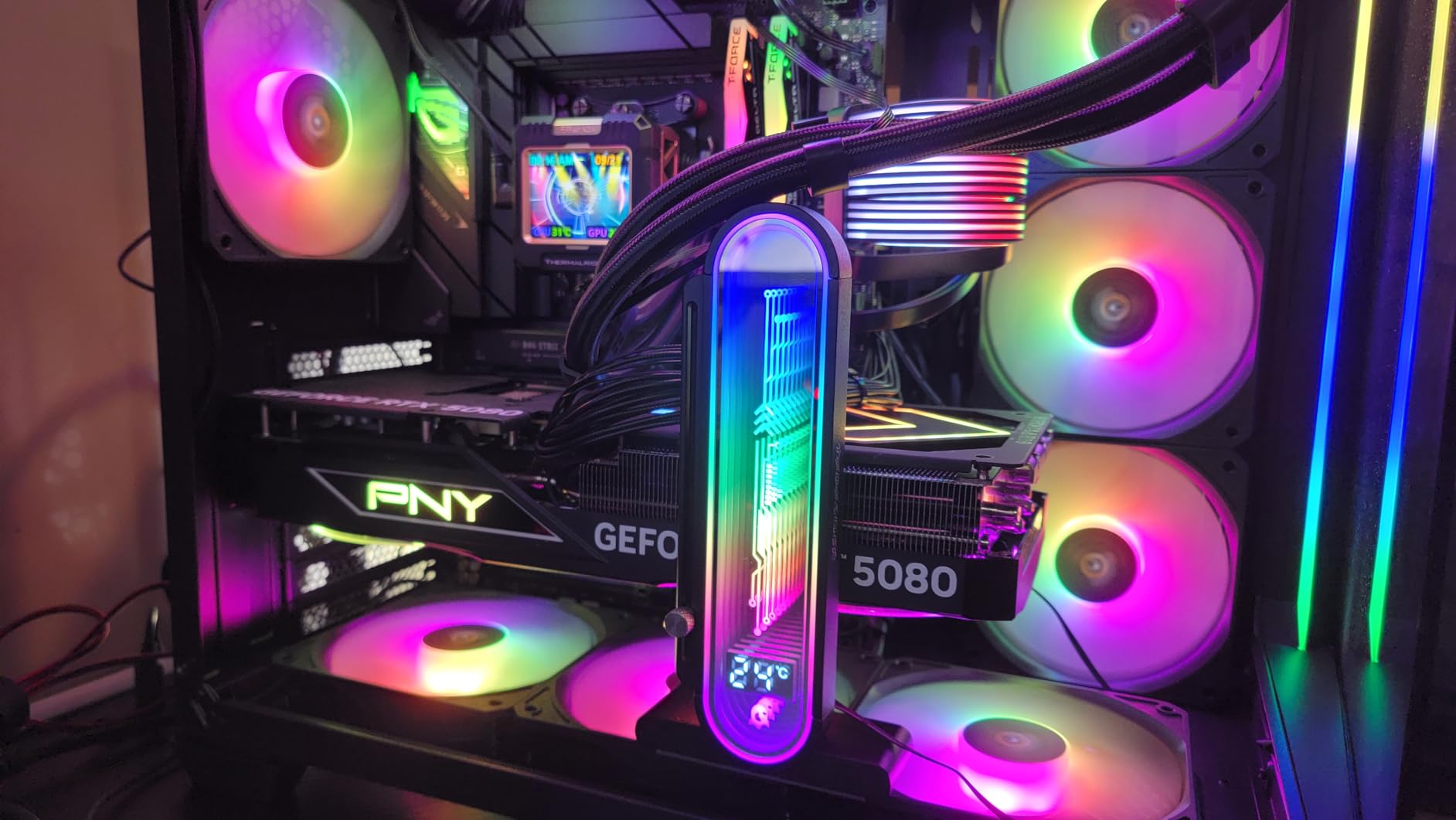 PNY NVIDIA GeForce RTX™ 5080 OC Triple Fan, Graphics Card (16GB GDDR7, 256-bit, Boost Speed: 2730 MHz, PCIe® 5.0, HDMI®/DP 2.1, 2.99-Slot, NVIDIA Blackwell Architecture, DLSS 4) - Customer Photo 1