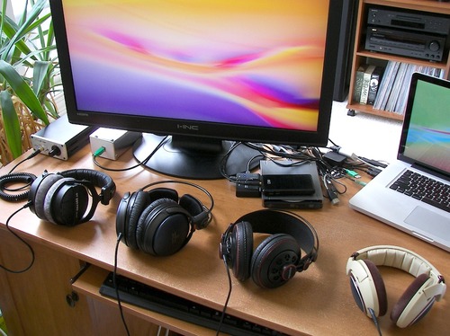 beyerdynamic DT 990 PRO, 250 Ohm, Open Back, Over Ear, Wired Headphones, 3m Coiled Cable, Black with Grey Velour Ear Pads customer photo 2
