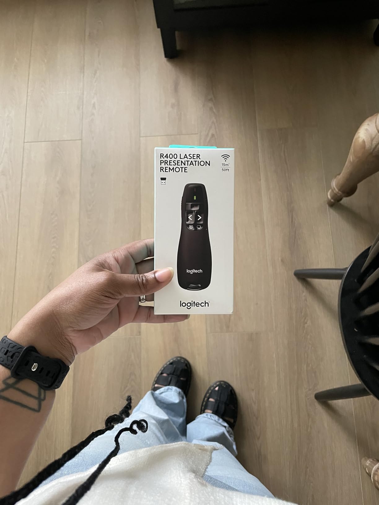 Logitech Wireless Presenter R400, USB-A PowerPoint Clicker with Laser Pointer, Wireless Presentation Clicker Remote customer photo 2