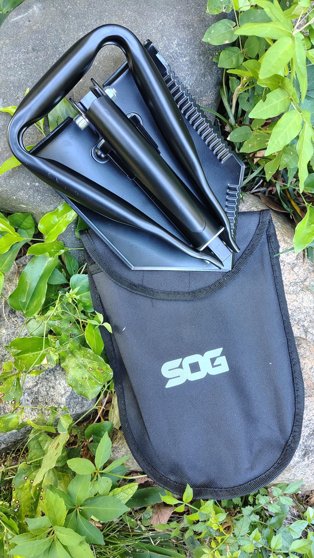 SOG Entrenching Tool - 18.25 Inch Folding Survival Shovel with Wood Saw Edge and Tactical Shovel Carry Case customer photo 2