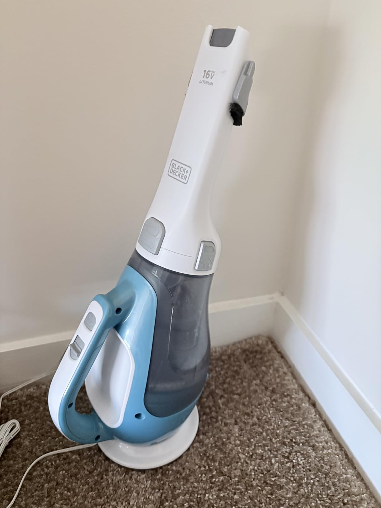 Black+Decker, Dustbuster AdvancedClean Handheld Vacuum Cordless, Compact Home and Car Vacuum with Crevice Tool, Rotating Nozzle and Charging Station customer photo 2