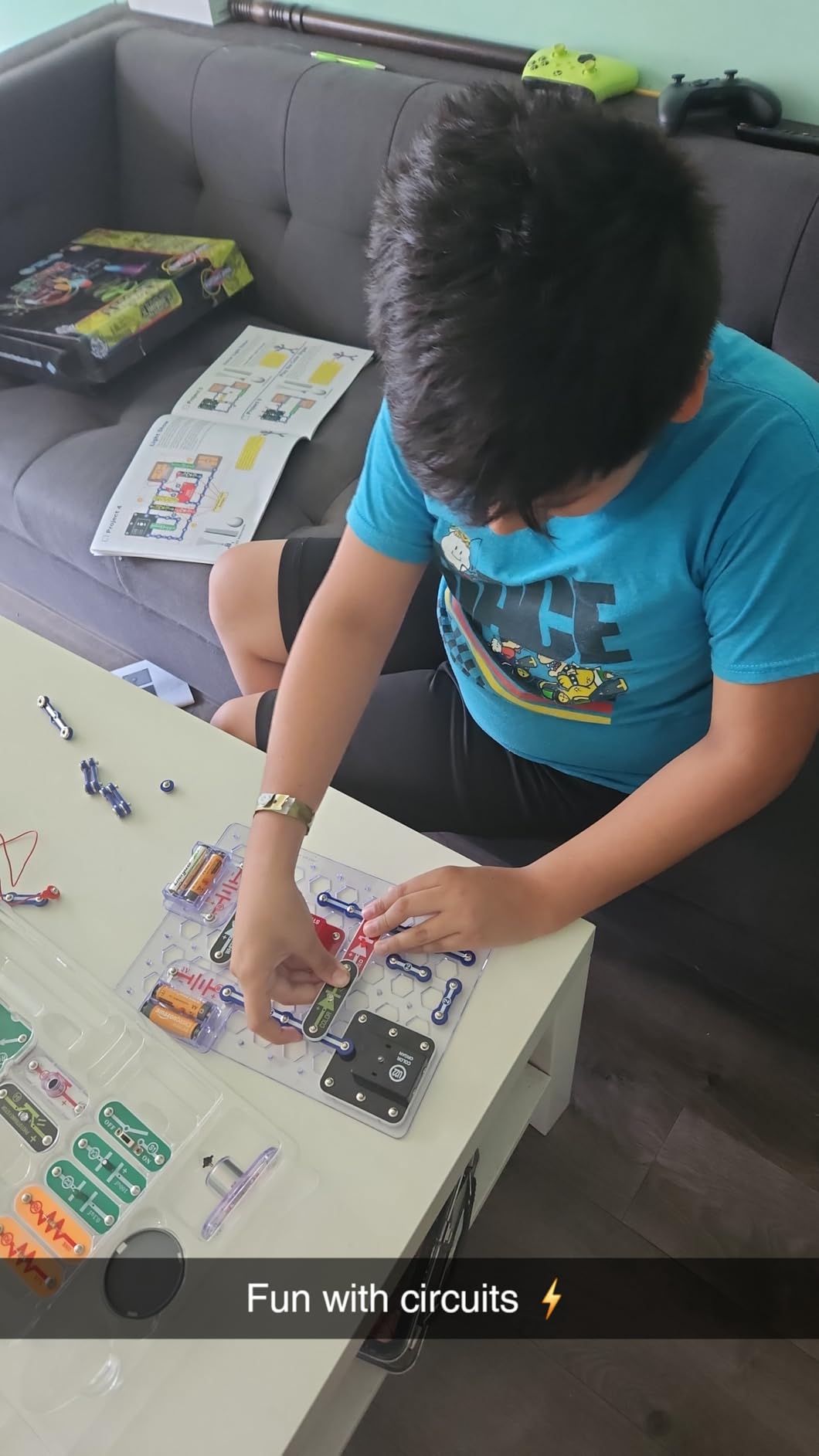 SNAP CIRCUITS Light STEM Electronics Kit, 175+ Projects, Ages 8+ customer photo 1