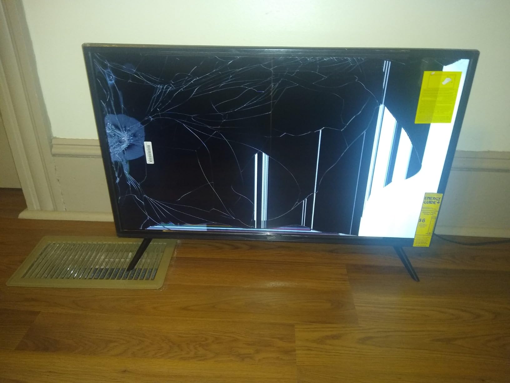 Supersonic SC-3210 31.5-Inch DLED HDTV with ATSC & NTSC, HDMI Input, USB Compatibility, 1080p Resolution, Dynamic Contrast, Wide Viewing Angle, Digital Noise Reduction, Audio Options, Multi-Language customer photo 2