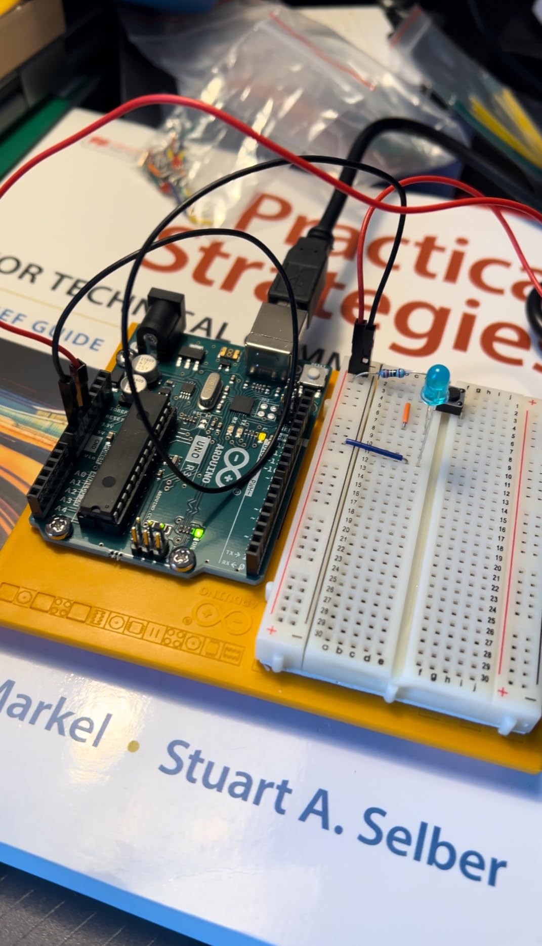 Official Arduino Starter Kit [K000007] - 12 DIY Projects with Electronic Components & English Projects Book - Original Kit from Italy customer photo 2