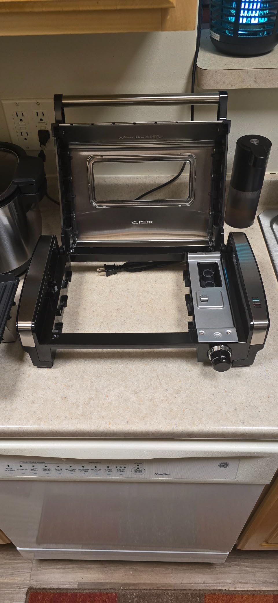Hamilton Beach Electric Indoor Searing Grill with Adjustable Temperature Control to 450F, 118 sq. in. Surface Serves 6, PFAS-Free Removable Nonstick Grate, Stainless Steel (25360) customer photo 2