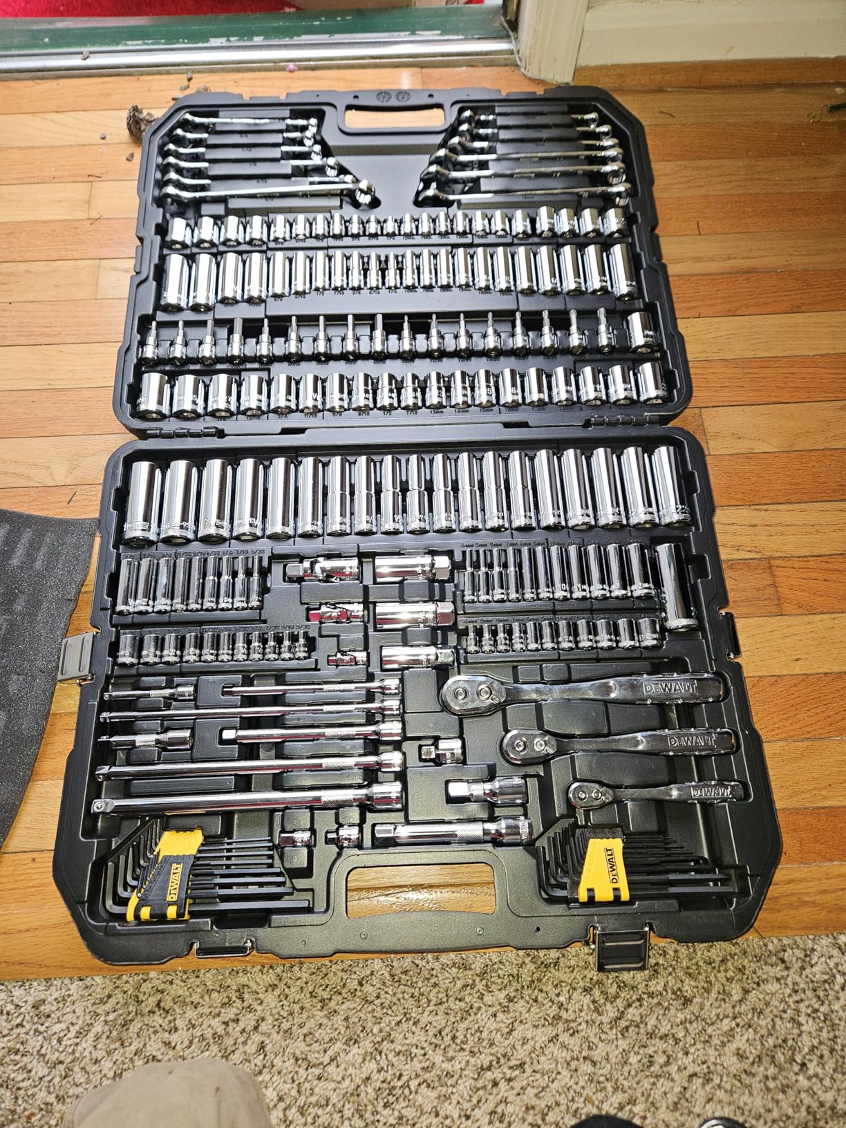 DEWALT Mechanics Tools Kit and Socket Set, 204-Piece Dewalt Tool Set, 1/4