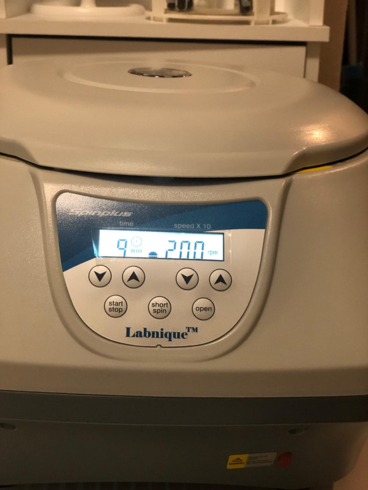 Microyn Digital Bench-top Centrifuge, 100-5000rpm (Max. 3074xg), 6x10ml/15ml customer photo 1