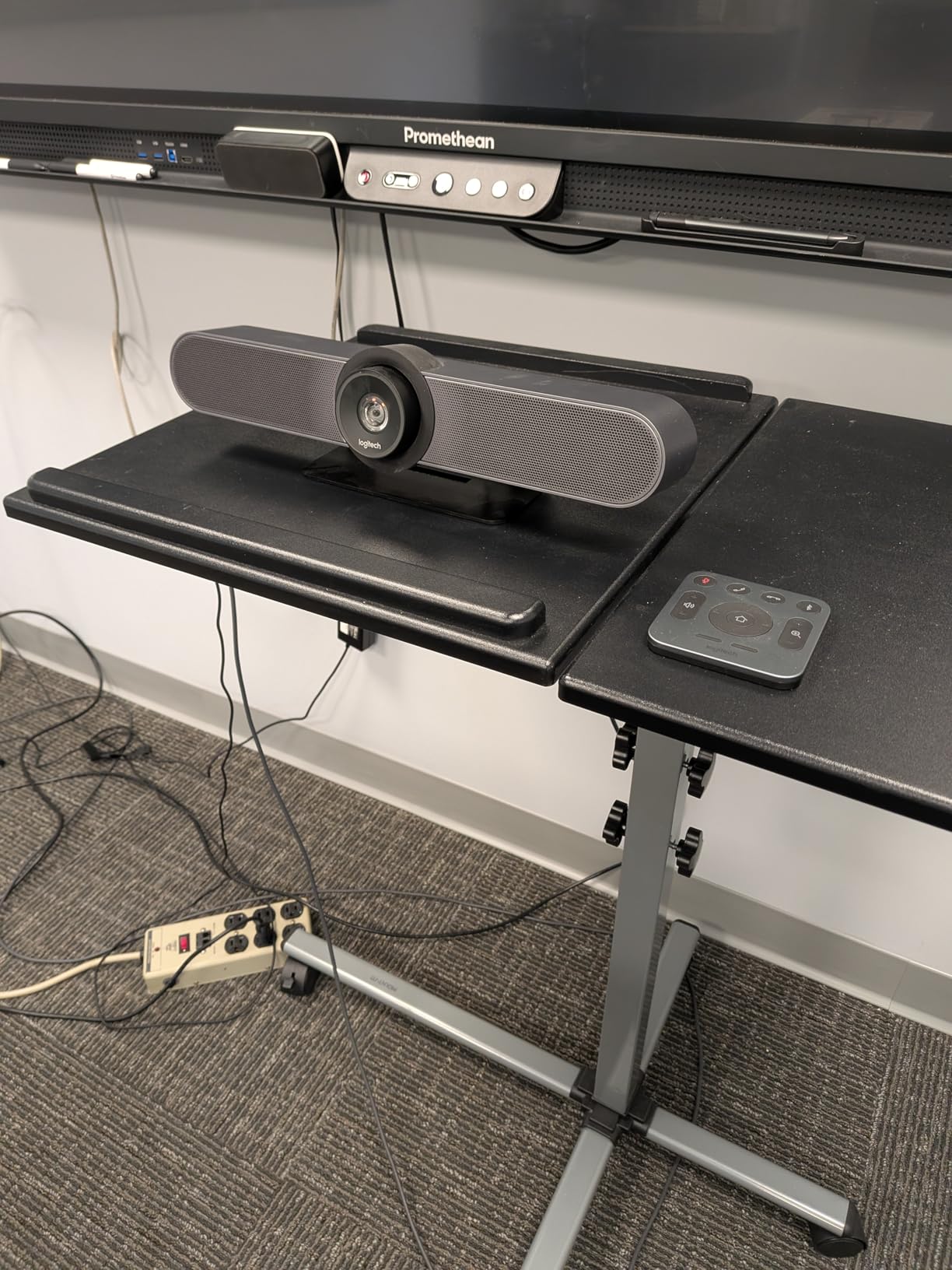 Logitech MeetUp Video Conferencing System 4K 3 Microphones - Black | 1080p/720p, 3 microphones, adjustable speakers, wide field of view 120°, PC/Mac/laptop/MacBook/tablet compatible customer photo 1