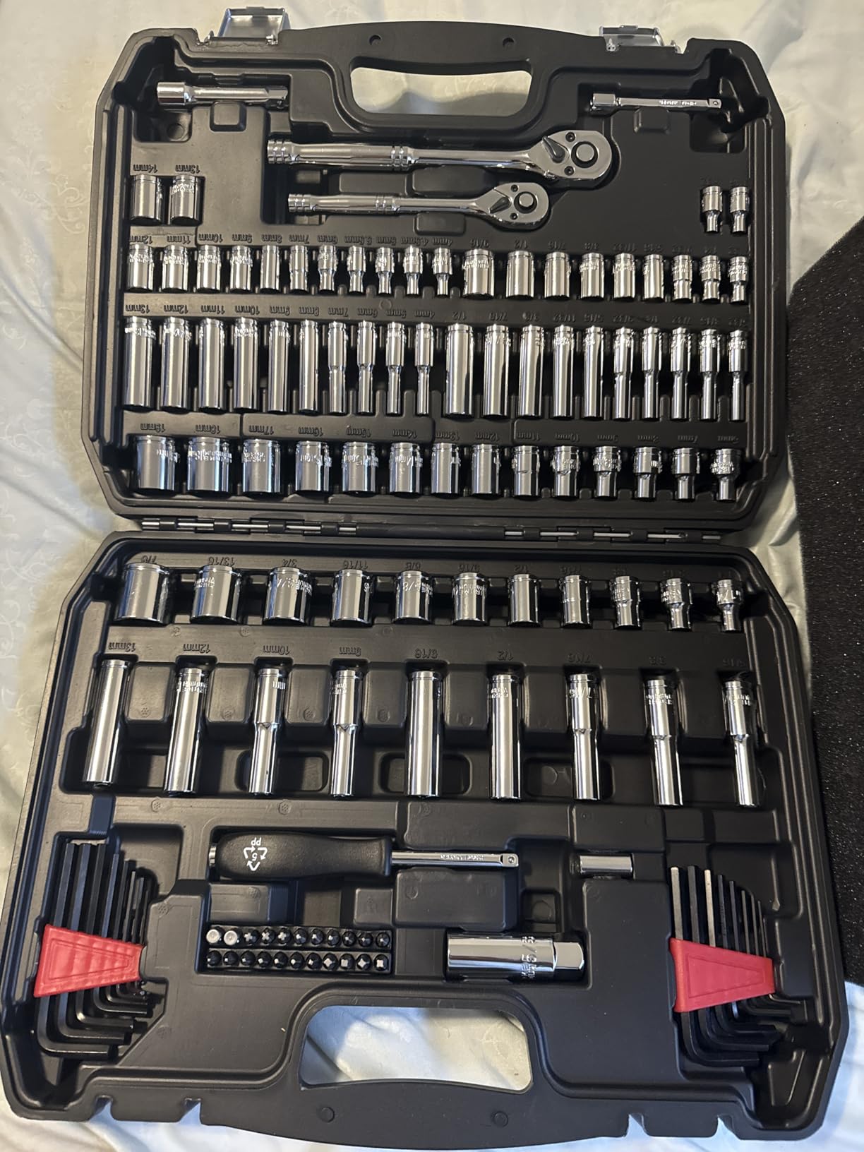 Amazon Basics 201-Piece Mechanic's Socket Tool Set With Case, SAE and Metric Sizes, Chrome-Vanadium Steel, Portable customer photo 2