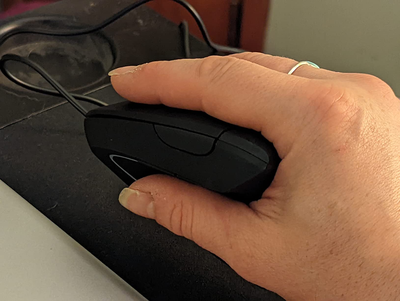Lekvey Ergonomic Mouse, Rechargeable Vertical Wireless Mouse, Comfort Grip | Long Battery Life, USB-C Charging, Quiet Click, Carpal Tunnel Support, 2.4G Wireless, 3DPI 800/1200/1600, for Laptop, Mac, PC customer photo 1