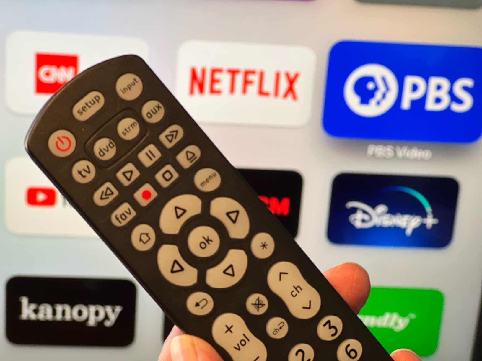GE Backlit Buttons Universal Remote Control, Samsung TV Remote Control Replacement, 4-Device, Black, 40081 customer photo 1