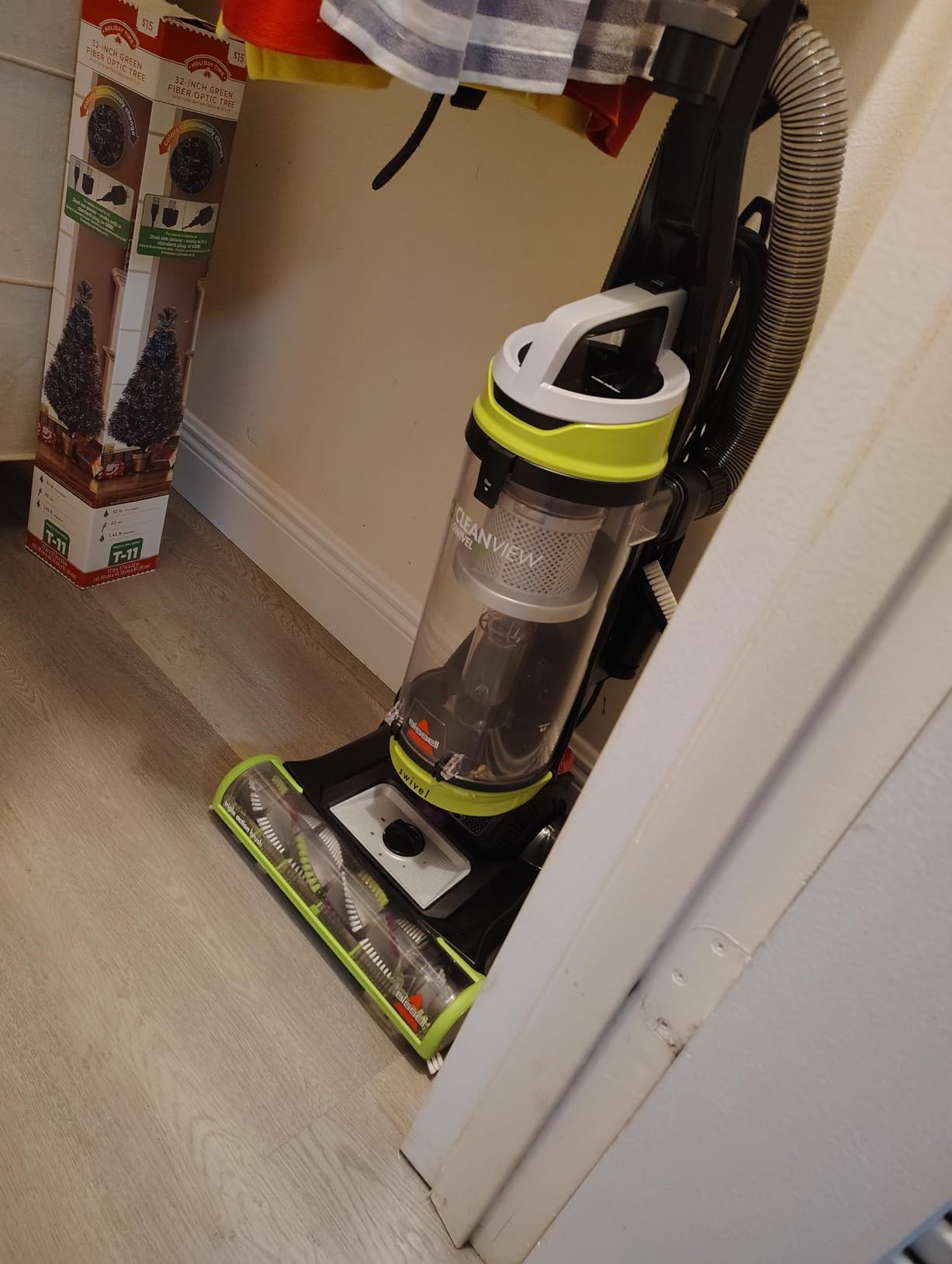 Bissell CleanView Swivel Pet Upright Vacuum, Swivel Steering for Maneuverability, Triple Action Brush Roll for Pet Hair, Large Capacity Dirt Tank & Scatter-Free Tech, 2252 customer photo 1