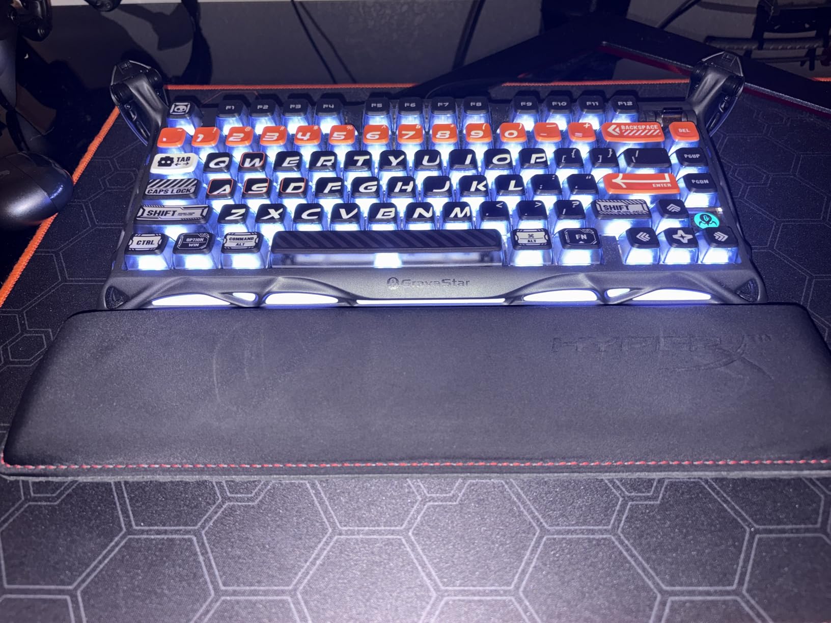 HyperX Wrist Rest - Full Sized - Cooling Gel - Memory Foam - Anti-Slip - Ergonomic - Keyboard Accessory, Black customer photo 1