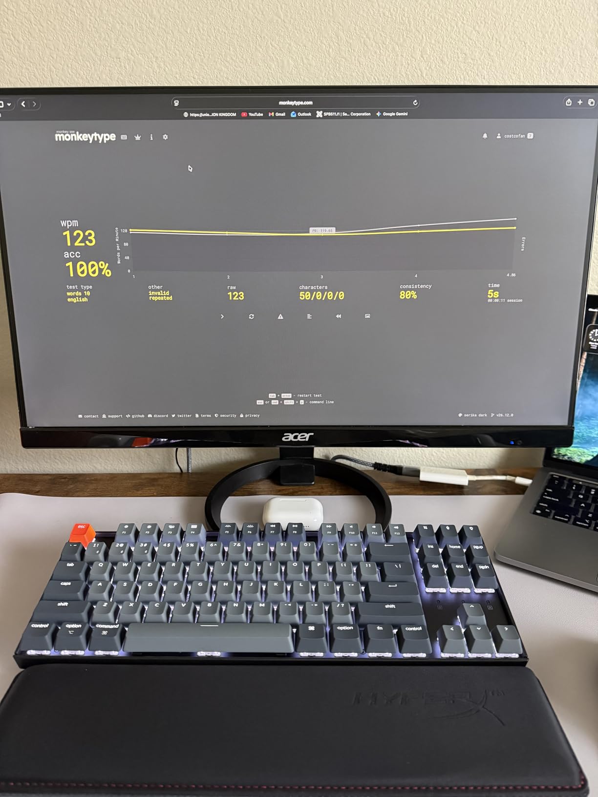 HyperX Wrist Rest - Full Sized - Cooling Gel - Memory Foam - Anti-Slip - Ergonomic - Keyboard Accessory, Black customer photo 2