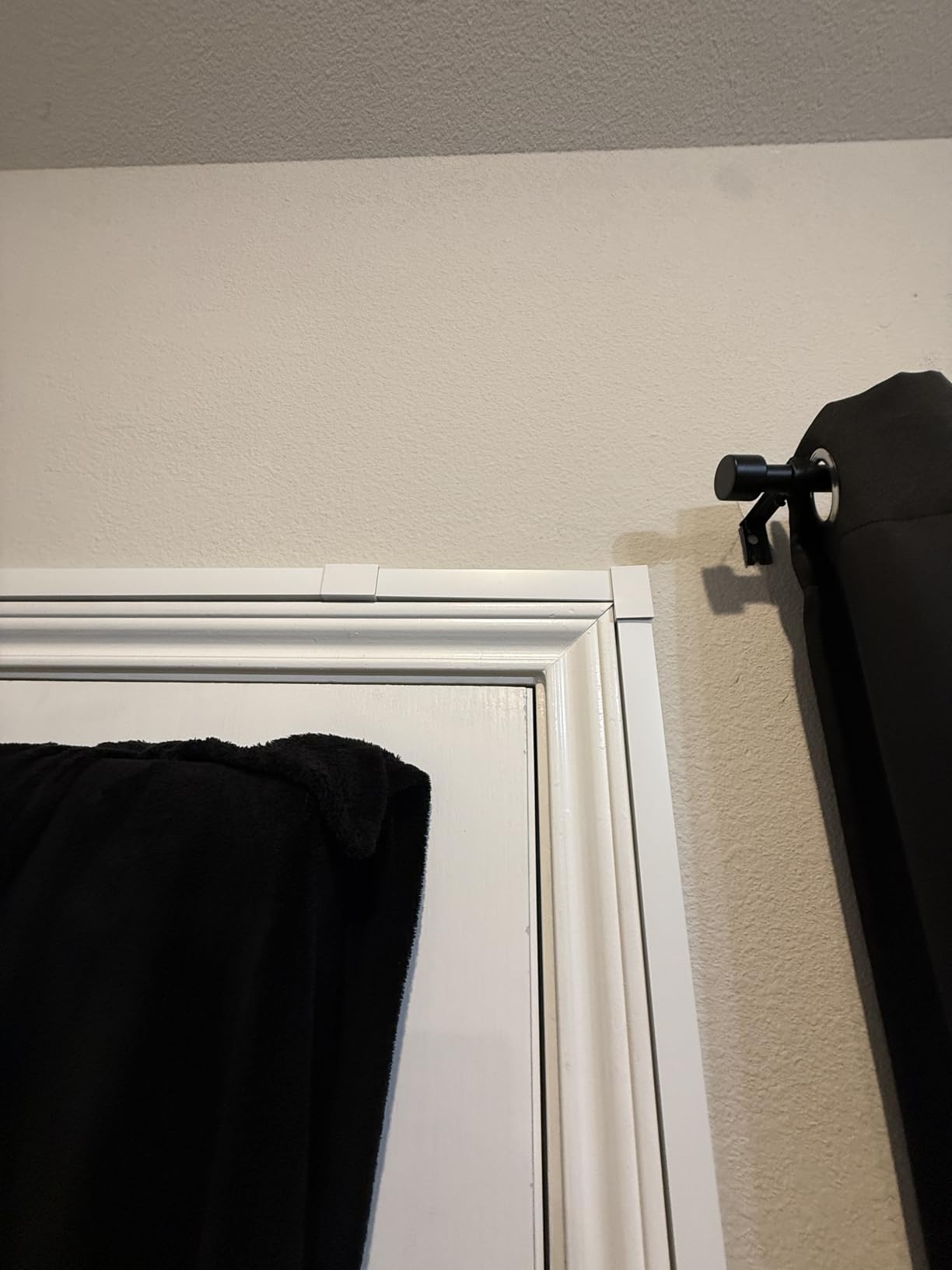 A+ ELECTRIC Cord Cover Full Kit, 26ft/315in Self-Adhesive Cable Raceway, 20 Snap-On Channels, Wire Hider for TV, HDMI & Speaker Cables, Includes Connectors & Corners, Paintable Cable Management, White customer photo 2