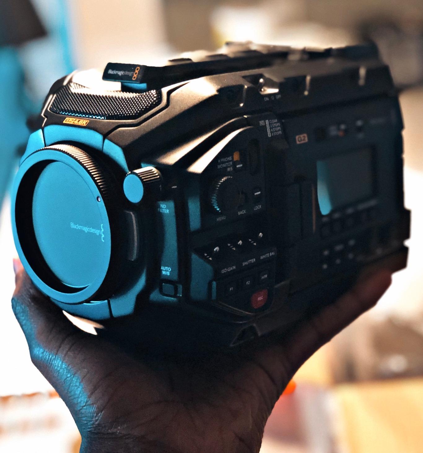 Blackmagic Design URSA Mini Pro 4.6K G2 Camcorder, Memory Card, CFast 2.0, SD, 10.2 cm (4in), LCD, Manual Camcorder, Black customer photo 2