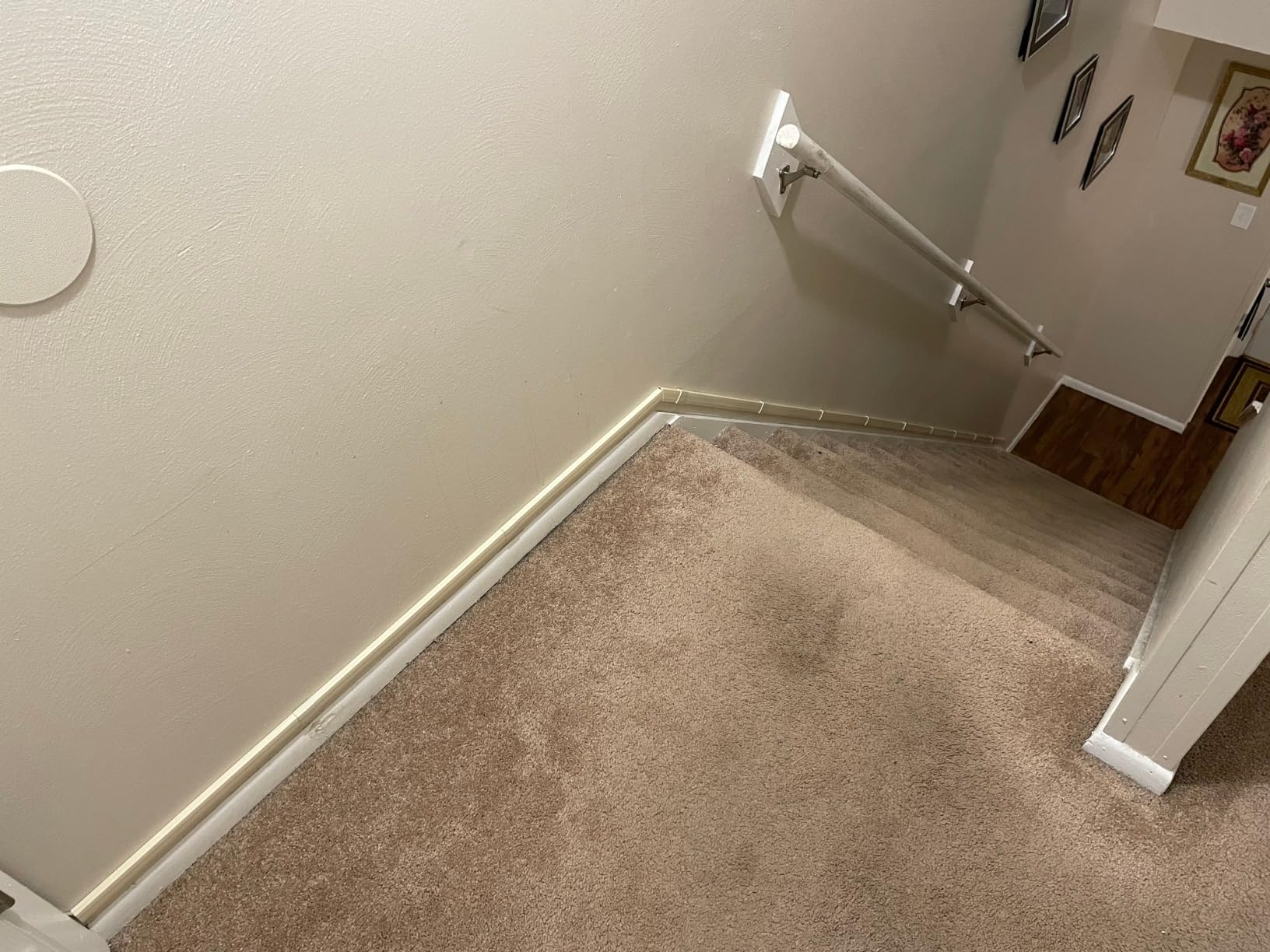 EVEO Cable Hider Wall 306