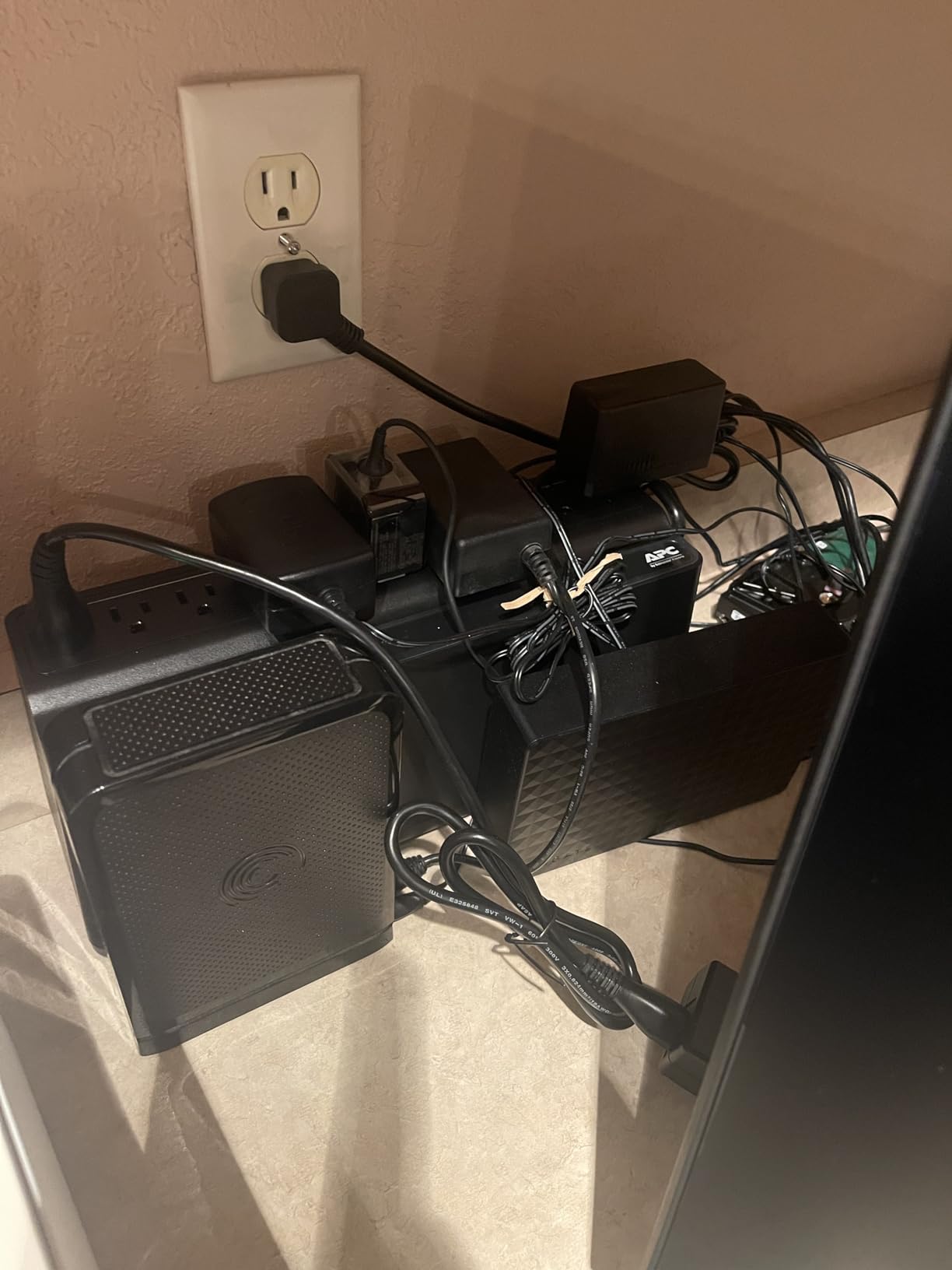 APC UPS 850VA/450W UPS Battery Backup & Surge Protector for PC, Router, NAS | Power through utility outages (35 minutes @ 100W). UPS backup battery power supply, UL certified, 2 USB charging ports customer photo 1