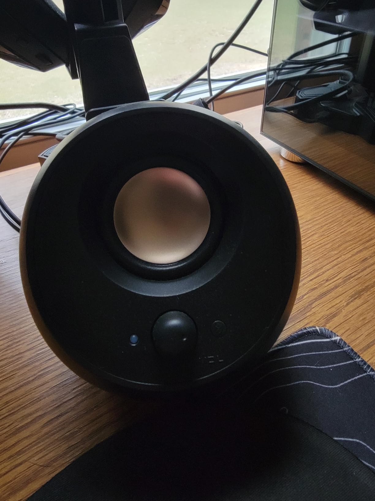 Creative Pebble V3 Minimalistic 2.0 USB-C Desktop Speakers with USB Audio, Clear Dialog Enhancement, Bluetooth 5.0, 8W RMS with 16W Peak Power (Black) customer photo 2