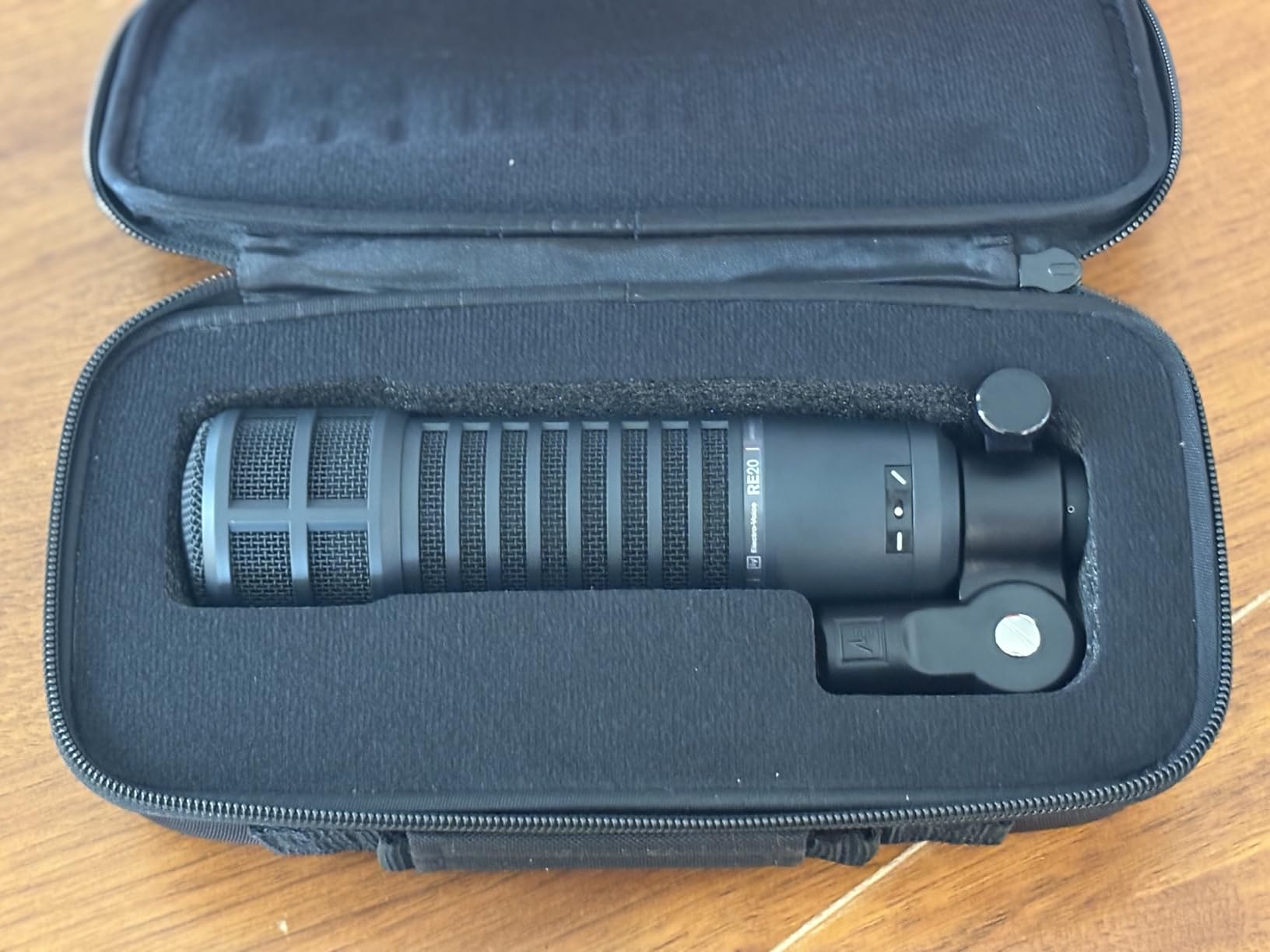 Electro-Voice RE20-BLACK Dynamic Cardioid Broadcast Microphone | Variable-D XLR mic for podcasting, streaming, voiceover, radio and studio recording with internal pop filter customer photo 1