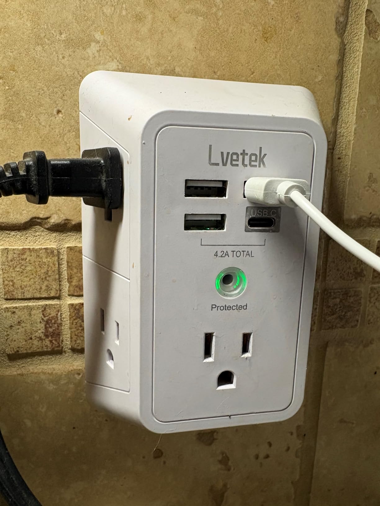 QINLIANF 5 Outlet Extender with 4 USB Ports, 1680 Joules, 3-Sided Power Strip, Multi Plug Wall Outlet Adapter customer photo 1