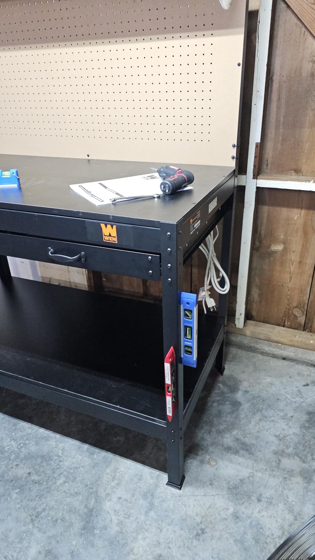 WEN WB4723T 48-Inch Workbench with Power Outlets and Light, Black customer photo 1