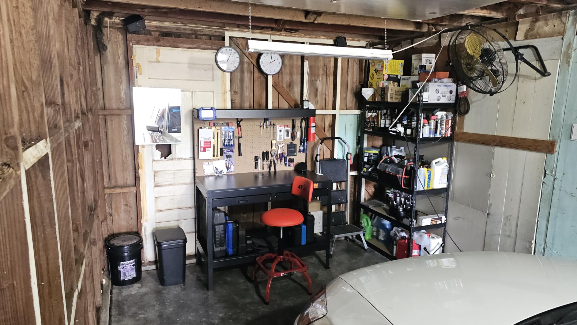 WEN WB4723T 48-Inch Workbench with Power Outlets and Light, Black customer photo 2