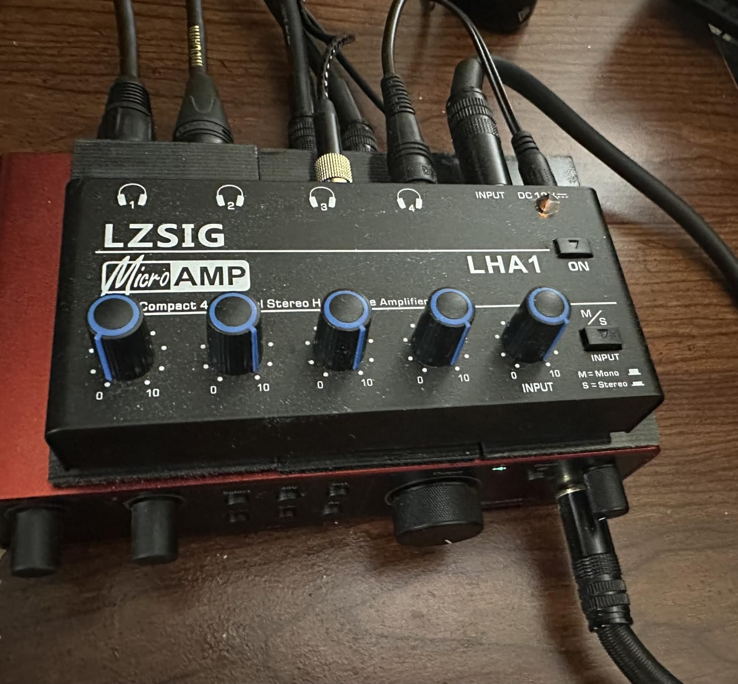 LZSIG Headphone Amplifier with Bass Boost, 4 Channel, 1 IN 4 OUT, DC 12V customer photo 1