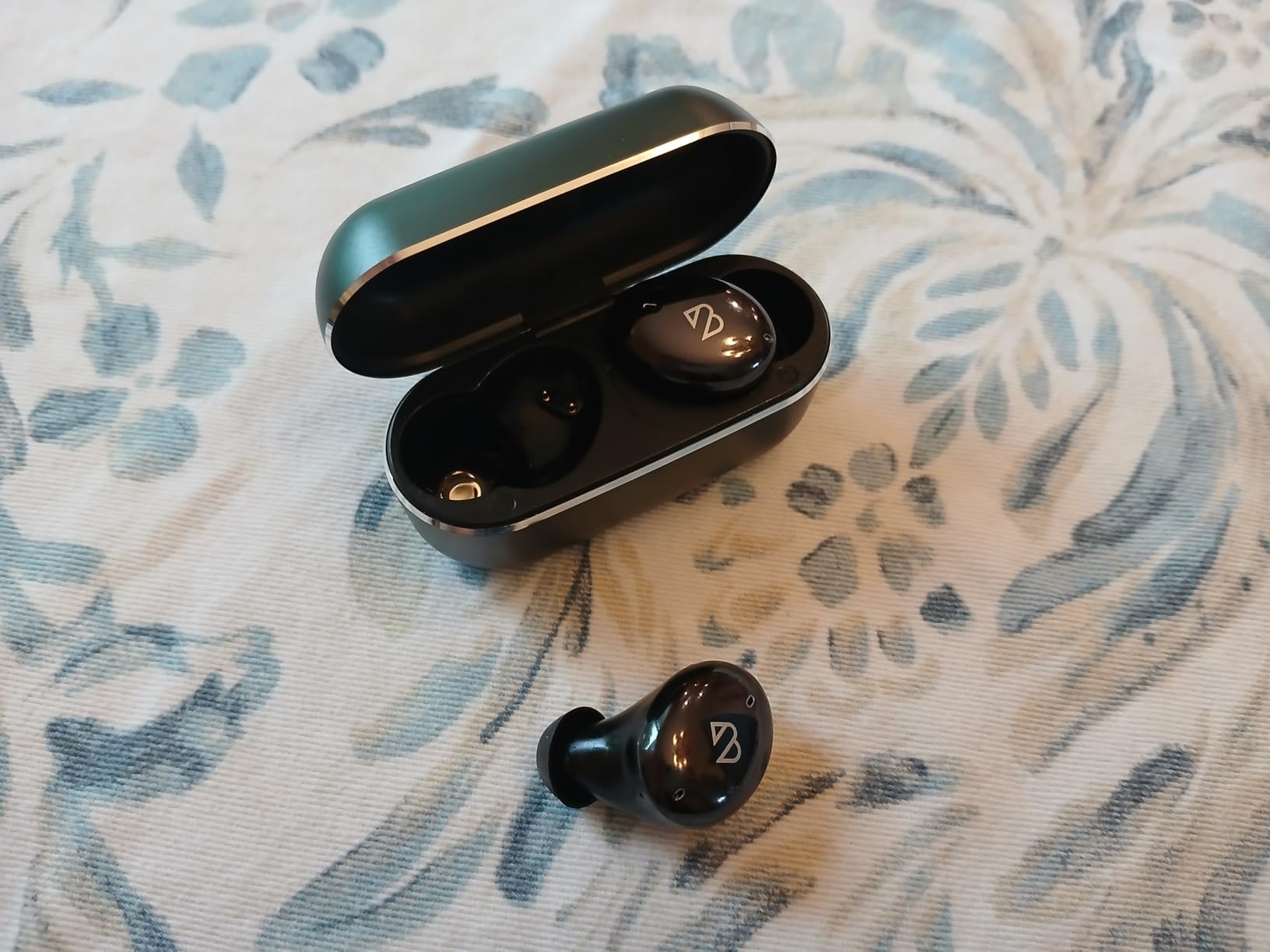 Back Bay Audio Tempo 30 Wireless Earbuds for Small Ears - Award-Winning Sound, Sweatproof Bluetooth Earbuds, Tech Fitness Gifts for Men, Comfortable Bluetooth Ear Buds for Women - Black customer photo 2