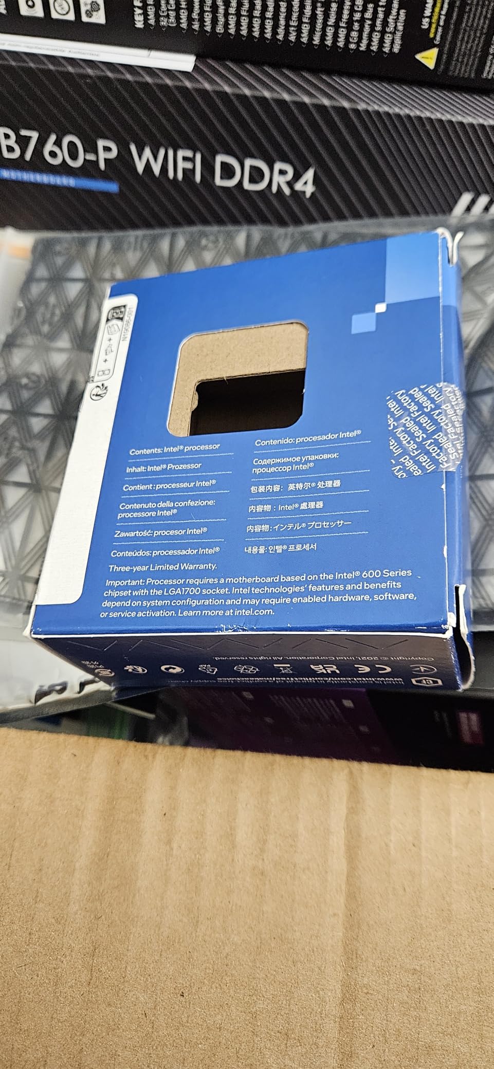 Intel Core i7-12700K Gaming Desktop Processor with Integrated Graphics and 12 (8P+4E) Cores up to 5.0 GHz Unlocked LGA1700 600 Series Chipset 125W customer photo 1