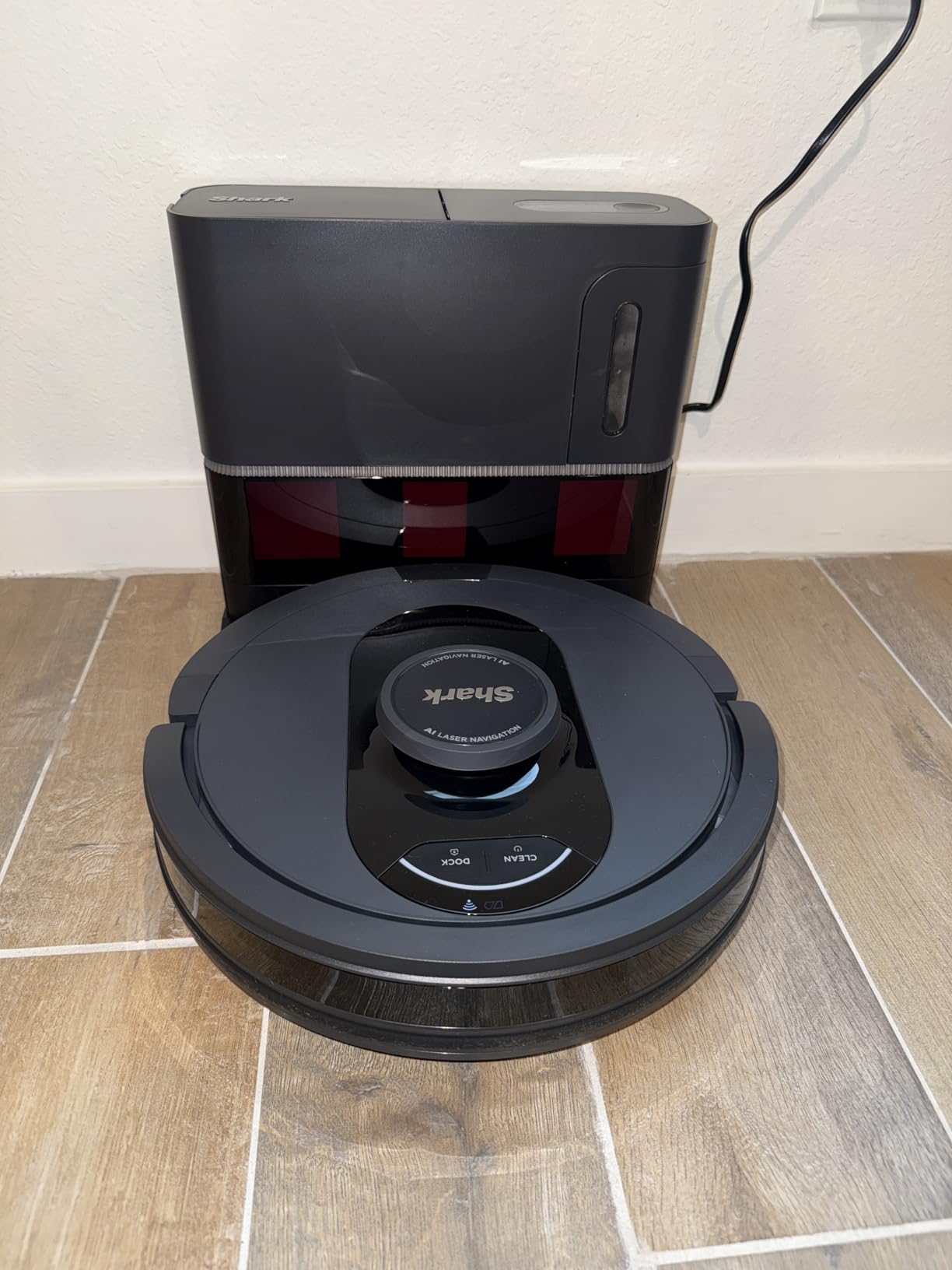 Shark AV2501S AI Ultra Robot Vacuum, with Matrix Clean, Home Mapping, 30-Day Capacity HEPA Bagless Self Empty Base, Perfect for Pet Hair, Wi-Fi, Dark Grey customer photo 1