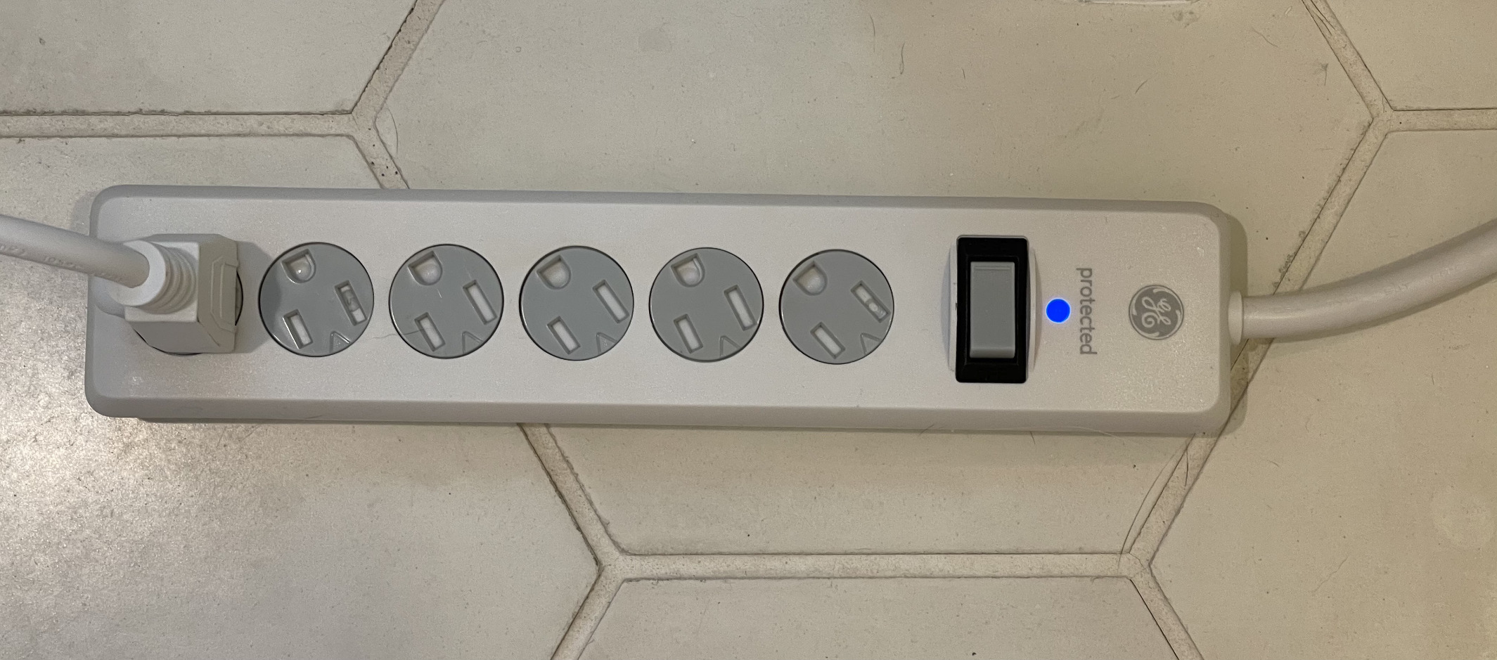 GE Surge Protector Power Strip, 6 Ft Extension Cord, 6 Outlet Extender, 800 Joules, Flat Plug, Twist-to-Close Safety Covers, ETL Listed, White customer photo 2