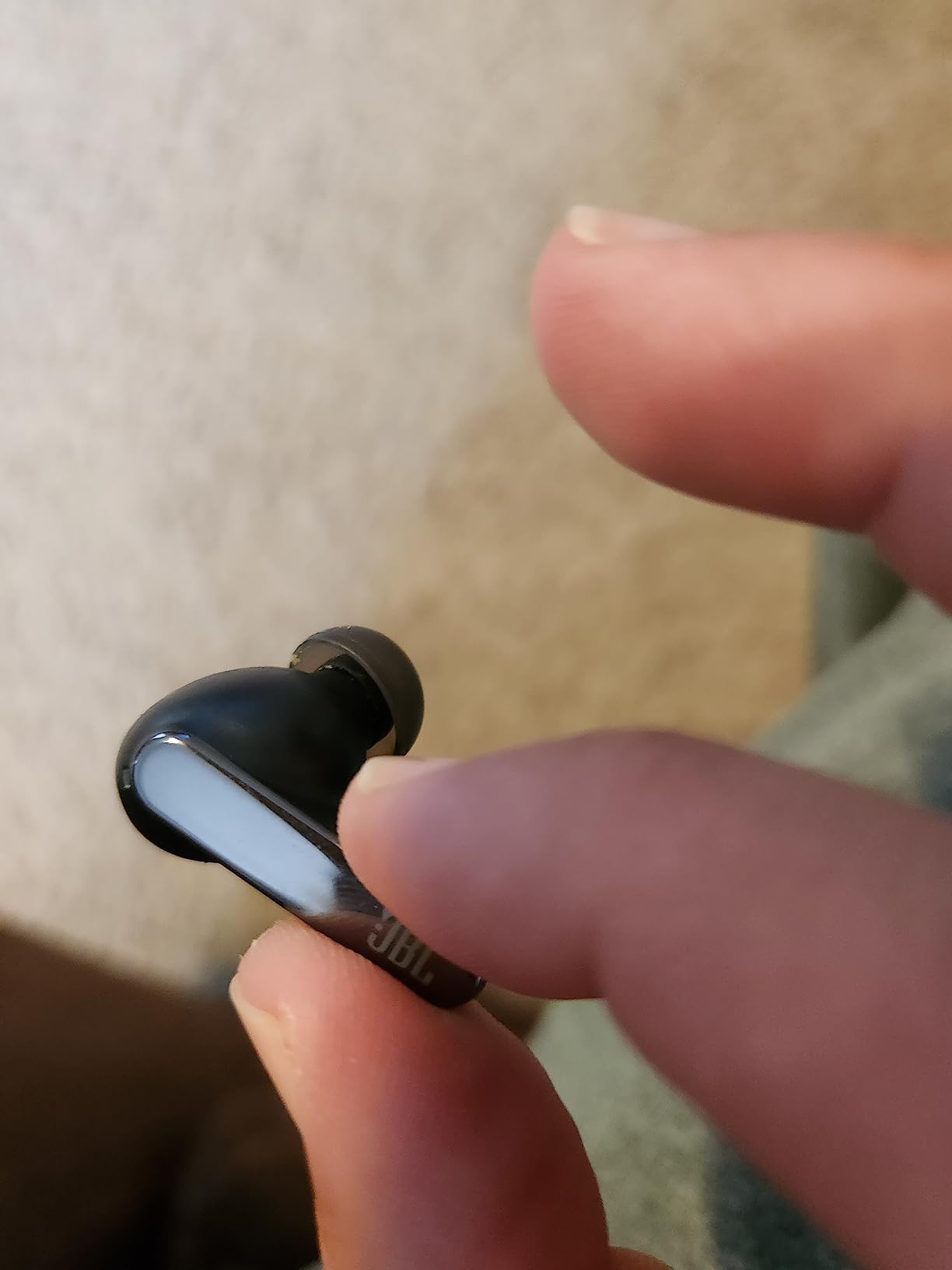 JBL Live Pro 2 - True Wireless Noise Cancelling Earbuds, up to 40 Hours of Playback with Wireless Charging, 6 mics for Perfect Calls, Touch & Voice Control, IPX5 Water Resistant (Black) customer photo 2