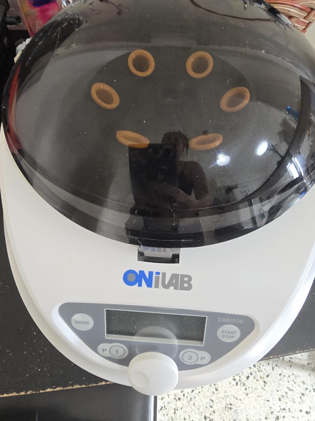 ONiLAB Lab Benchtop Centrifuge Machine 6x50mL, Digital Desktop Lab Centrifuge, Timer 30sec-99min, Speed 300-4000rpm (Max. 1800xg) customer photo 1