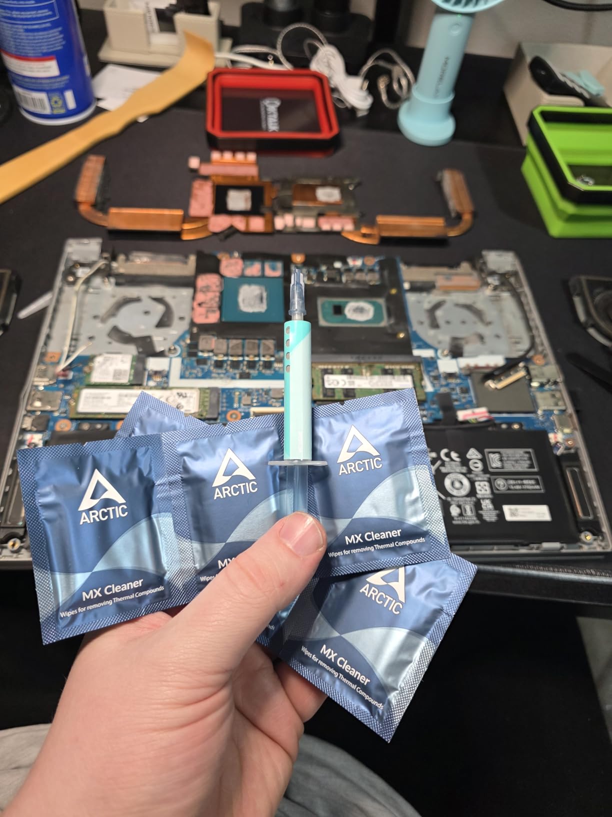 ARCTIC MX-6 (4 g, incl. 6 MX Cleaner) - Ultimate Performance Thermal Paste for CPU, Consoles, Graphics Cards, laptops, Very high Thermal Conductivity, Long Durability, Non-Conductive customer photo 2