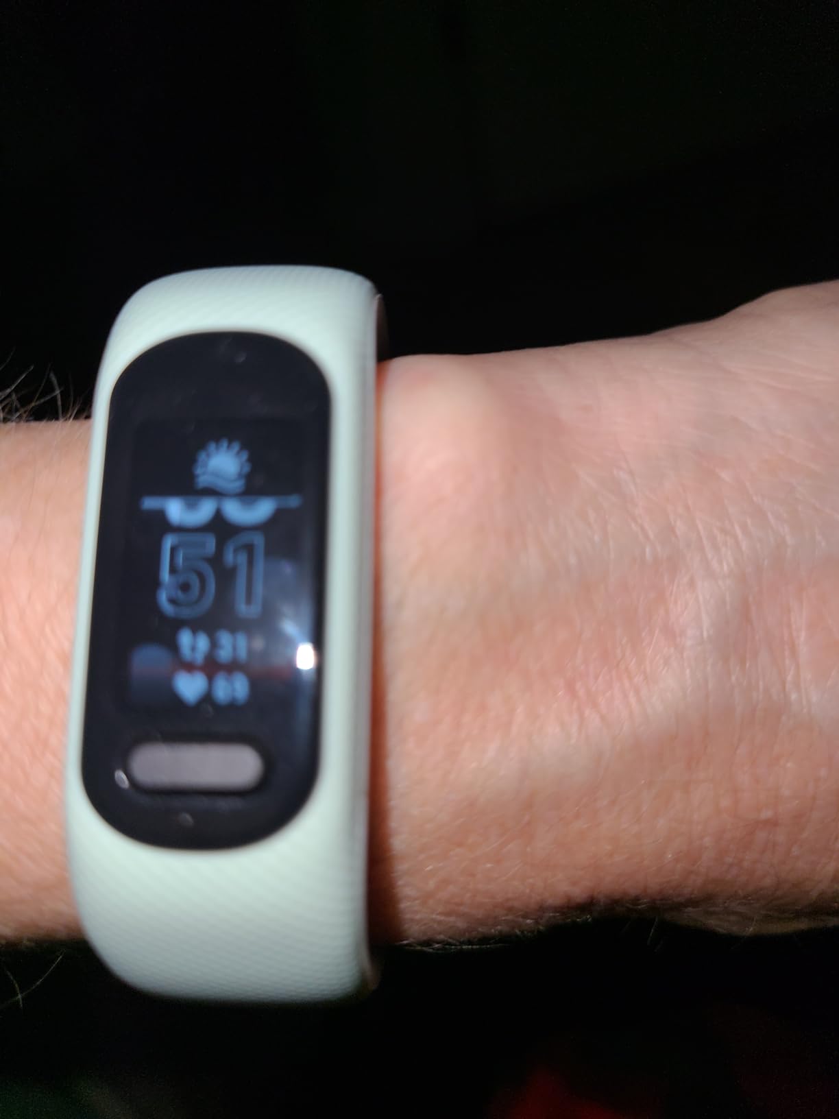 Garmin vivosmart 5, Fitness Tracker, Long-Lasting Battery, Simple Design, White customer photo 2