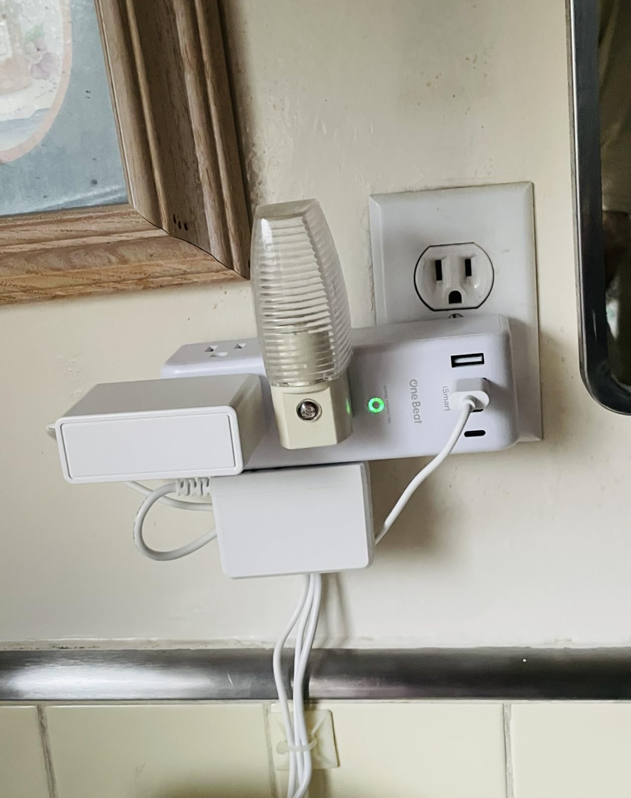 Surge Protector Outlet Extender with Rotating Plug, Multi Plug Wall Outlet | 6 AC Outlet Splitter 4 USB Ports (2 USB C), 1800J USB Wall Charger customer photo 1