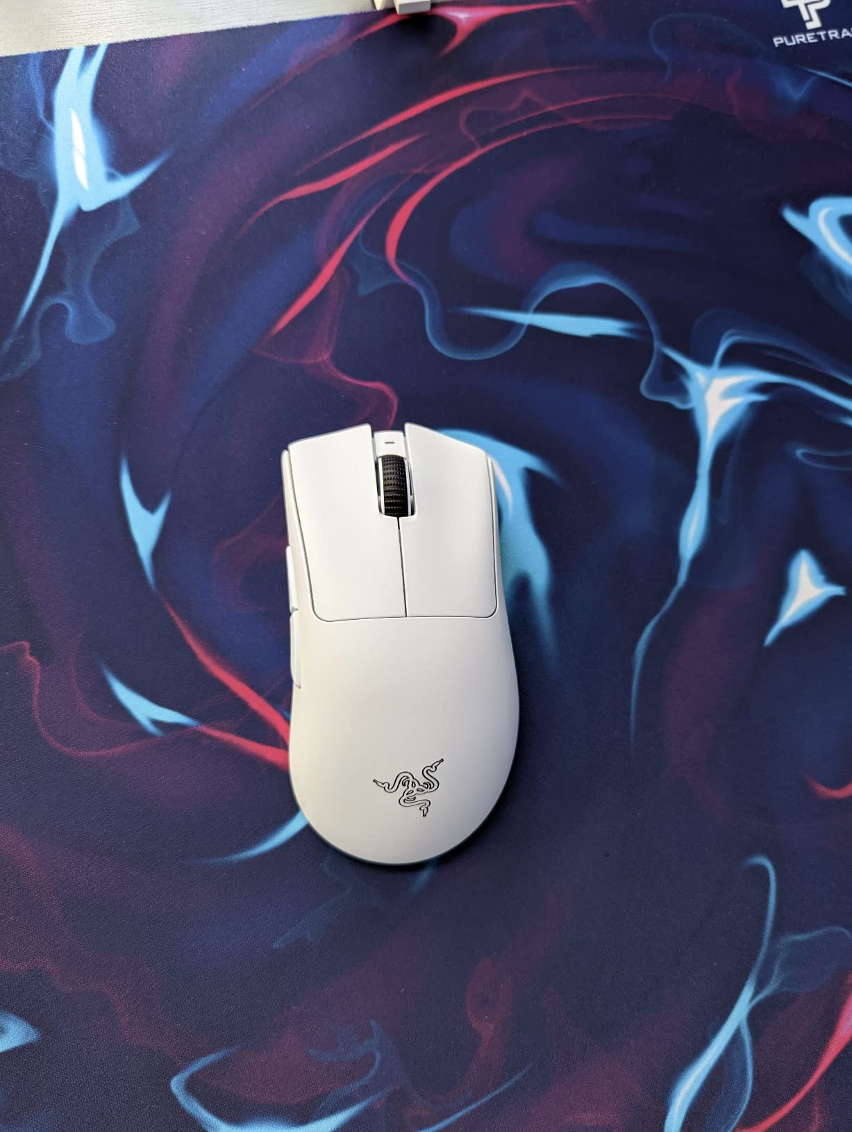 Razer DeathAdder V3 Pro Wireless Gaming Mouse: 64g Lightweight Ergonomic - 30K DPI Optical Sensor - Gen-3 Optical Switches - 8 Programmable Controls - Up to 90 Hr Battery - White customer photo 2