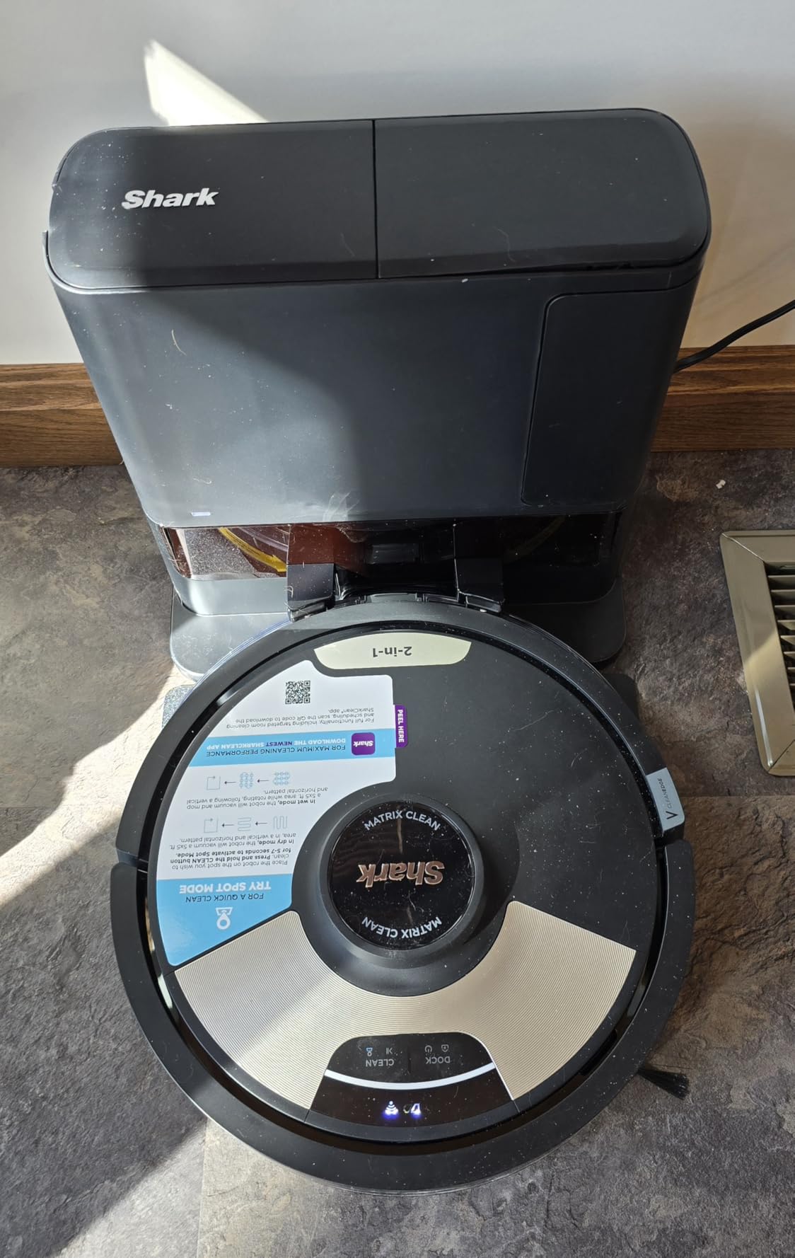 Shark Matrix Plus | 2-in-1 Robot Vacuum & Mop for Carpets & Hard Floors | Sonic Mopping & Powerful Suction for Pet Hair | Self-Empty Base | 60-Day Capacity | HEPA | LiDAR Nav | Black/Gold | AV2610WA customer photo 2