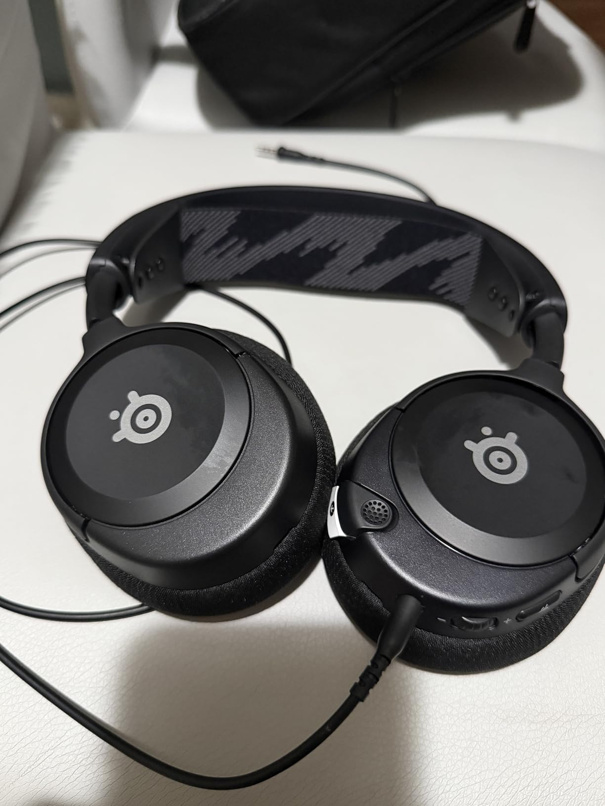 SteelSeries Arctis Nova 1 Multi-System Gaming Headset - Hi-Fi Drivers - 360 Spatial Audio - Comfort Design - Durable - Ultra Lightweight - Noise-Cancelling Mic - PC, PS5/PS4, Switch, Xbox - White customer photo 1